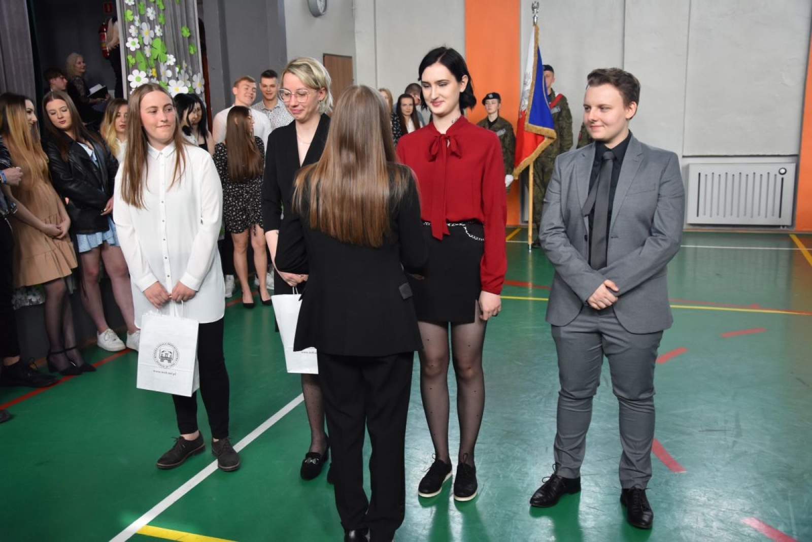 Zdjęcie w galerii na portalu naszwodzislaw.com: Abiturienci zakończyli naukę w powiatowych szkołach wiadomości z regionu