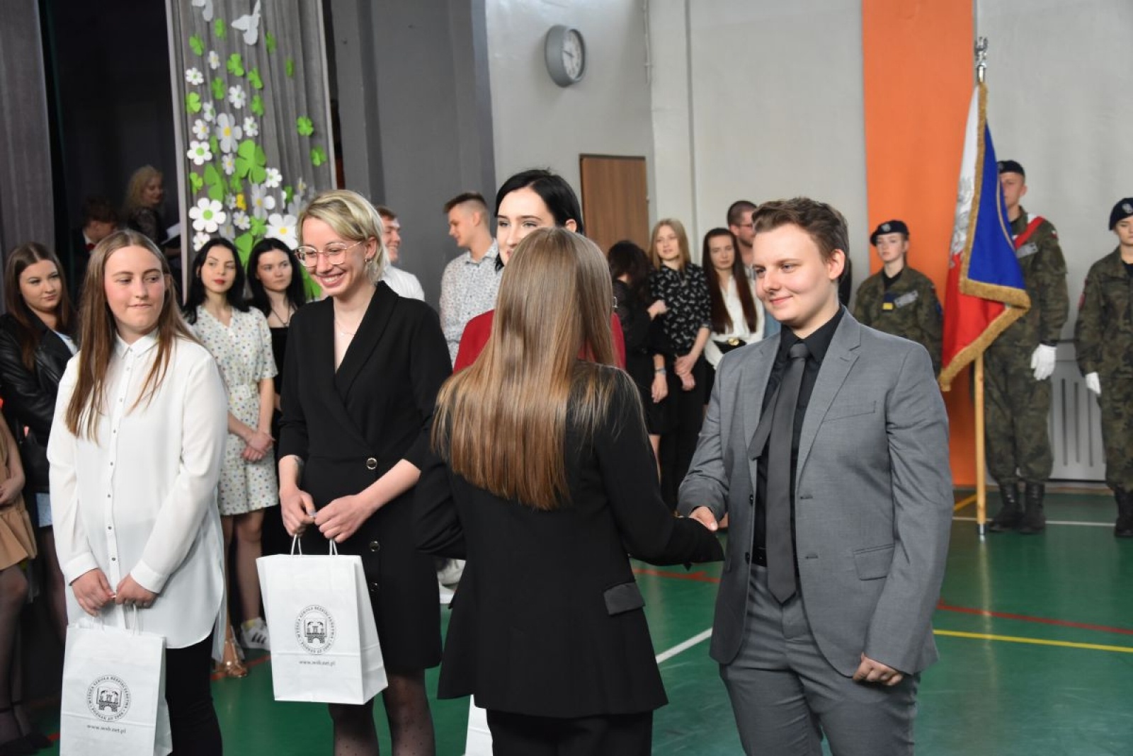 Zdjęcie w galerii na portalu naszwodzislaw.com: Abiturienci zakończyli naukę w powiatowych szkołach wiadomości z regionu