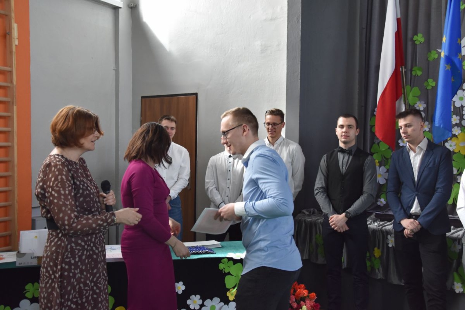 Zdjęcie w galerii na portalu naszwodzislaw.com: Abiturienci zakończyli naukę w powiatowych szkołach wiadomości z regionu