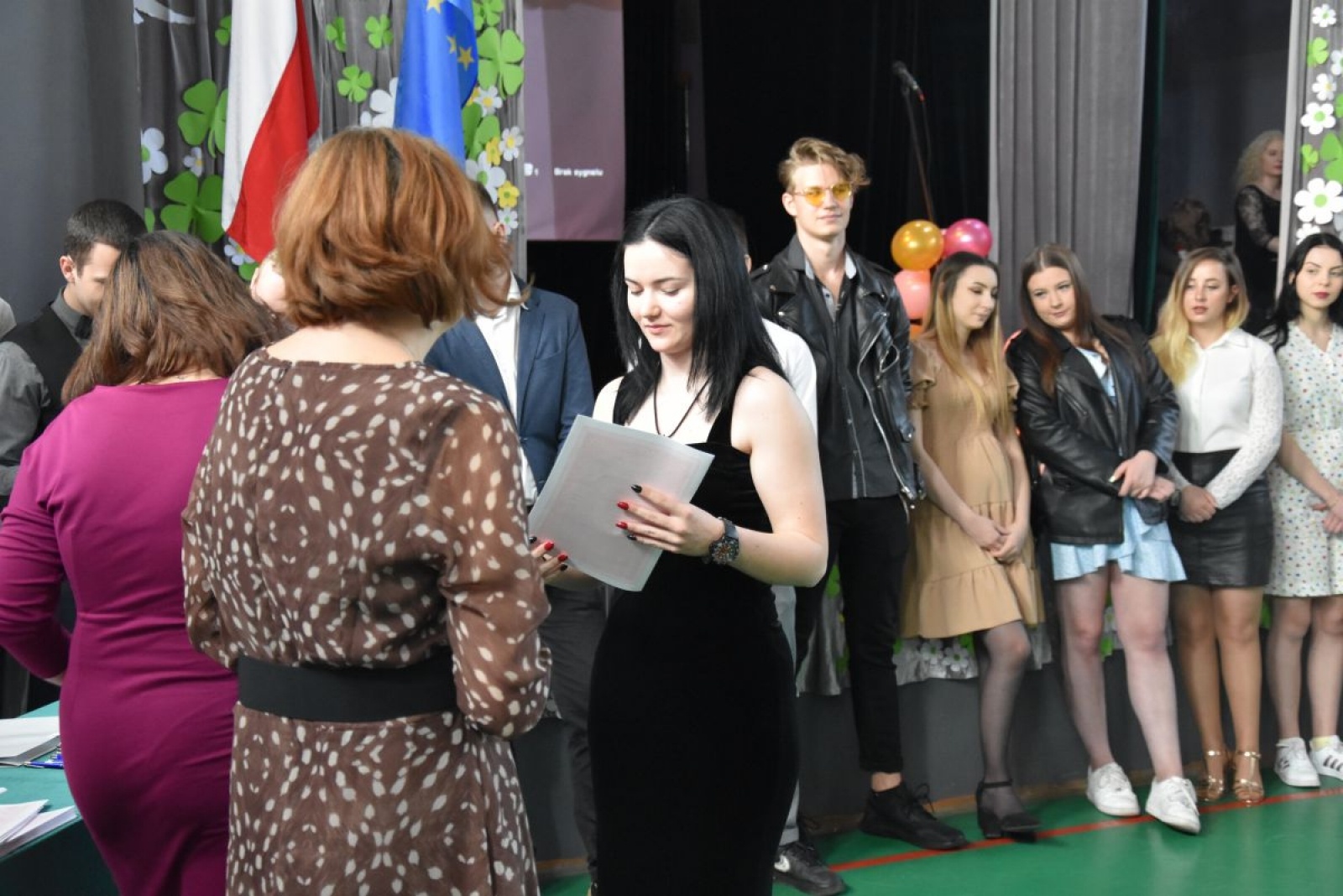 Zdjęcie w galerii na portalu naszwodzislaw.com: Abiturienci zakończyli naukę w powiatowych szkołach wiadomości z regionu