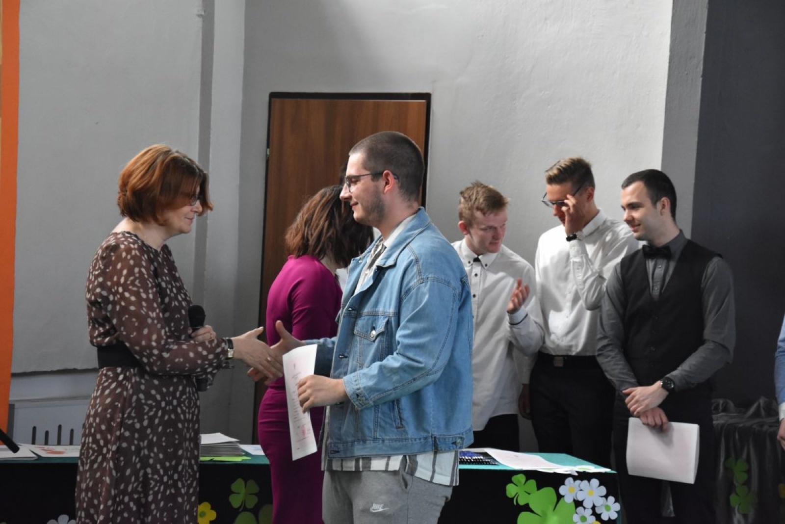 Zdjęcie w galerii na portalu naszwodzislaw.com: Abiturienci zakończyli naukę w powiatowych szkołach wiadomości z regionu