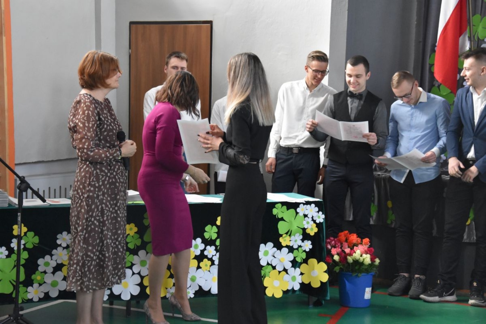 Zdjęcie w galerii na portalu naszwodzislaw.com: Abiturienci zakończyli naukę w powiatowych szkołach wiadomości z regionu