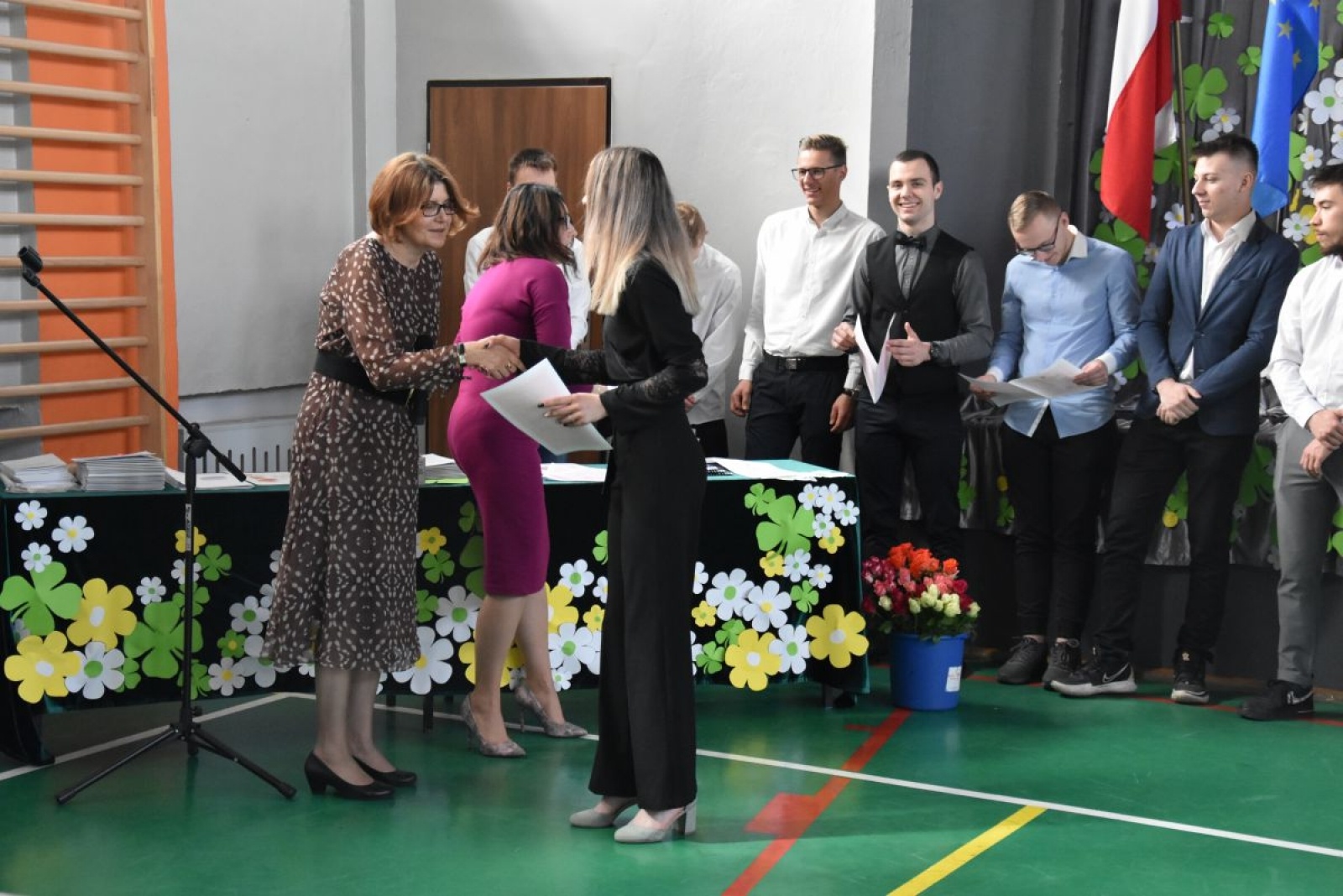 Zdjęcie w galerii na portalu naszwodzislaw.com: Abiturienci zakończyli naukę w powiatowych szkołach wiadomości z regionu