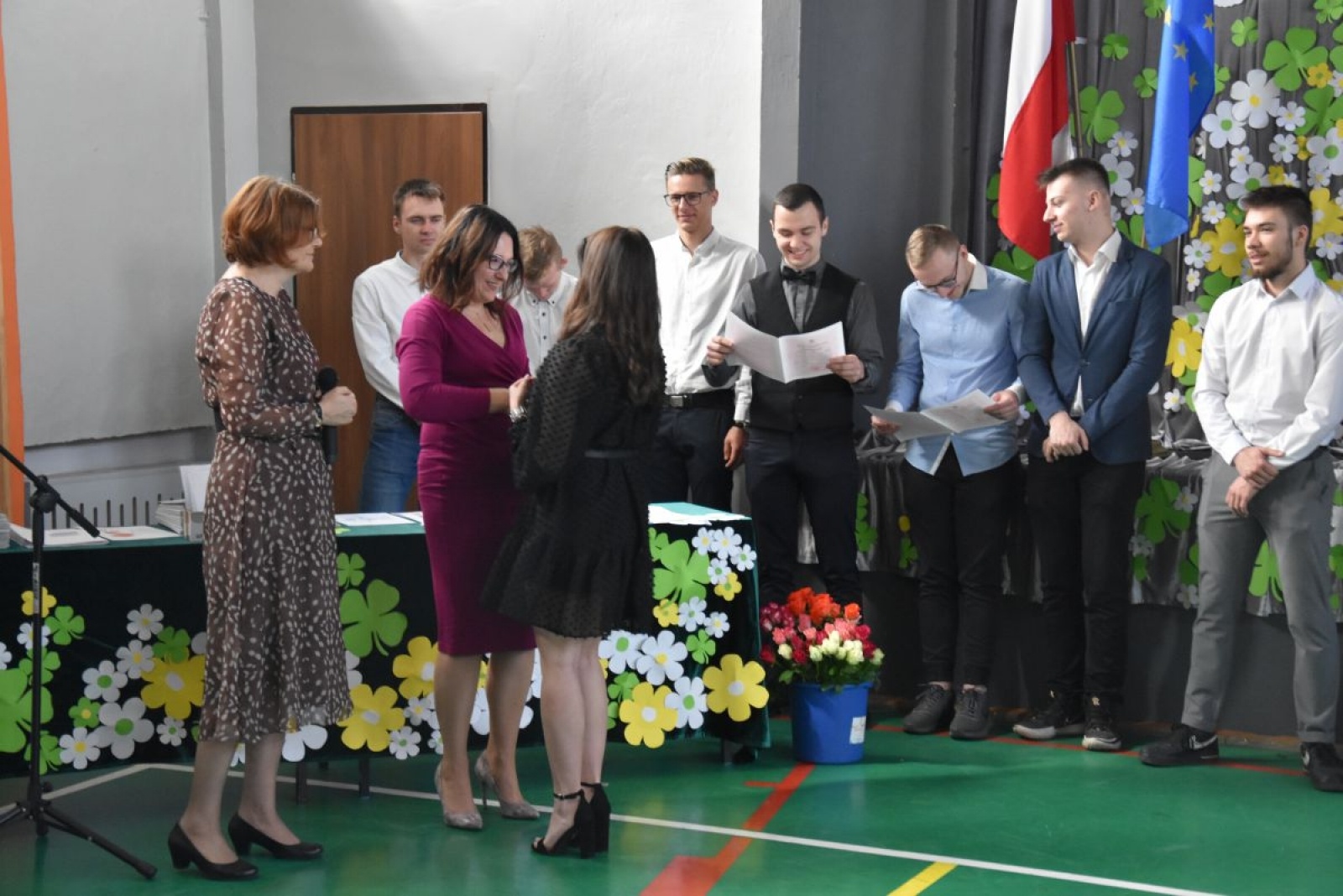 Zdjęcie w galerii na portalu naszwodzislaw.com: Abiturienci zakończyli naukę w powiatowych szkołach wiadomości z regionu