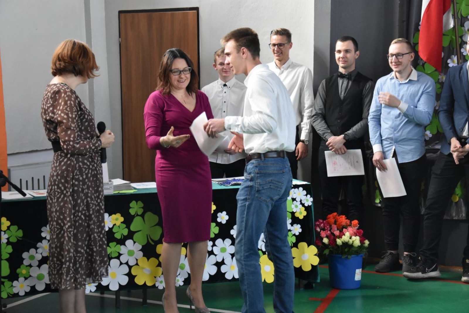 Zdjęcie w galerii na portalu naszwodzislaw.com: Abiturienci zakończyli naukę w powiatowych szkołach wiadomości z regionu