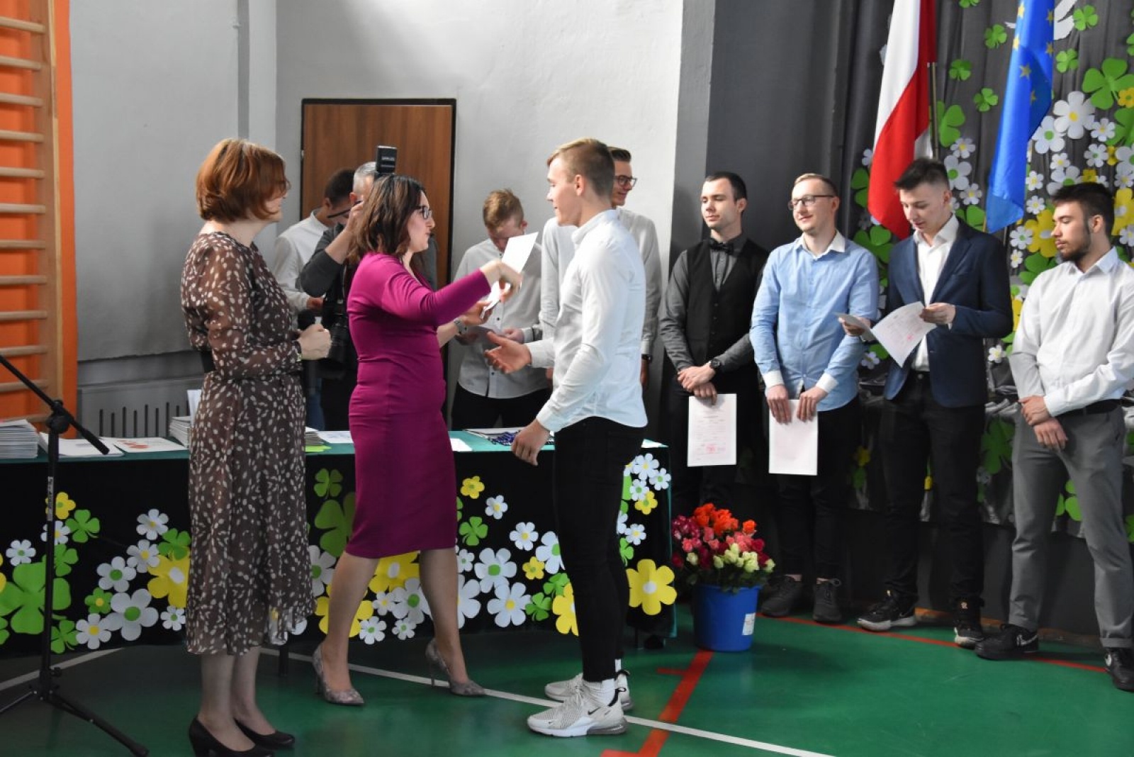 Zdjęcie w galerii na portalu naszwodzislaw.com: Abiturienci zakończyli naukę w powiatowych szkołach wiadomości z regionu