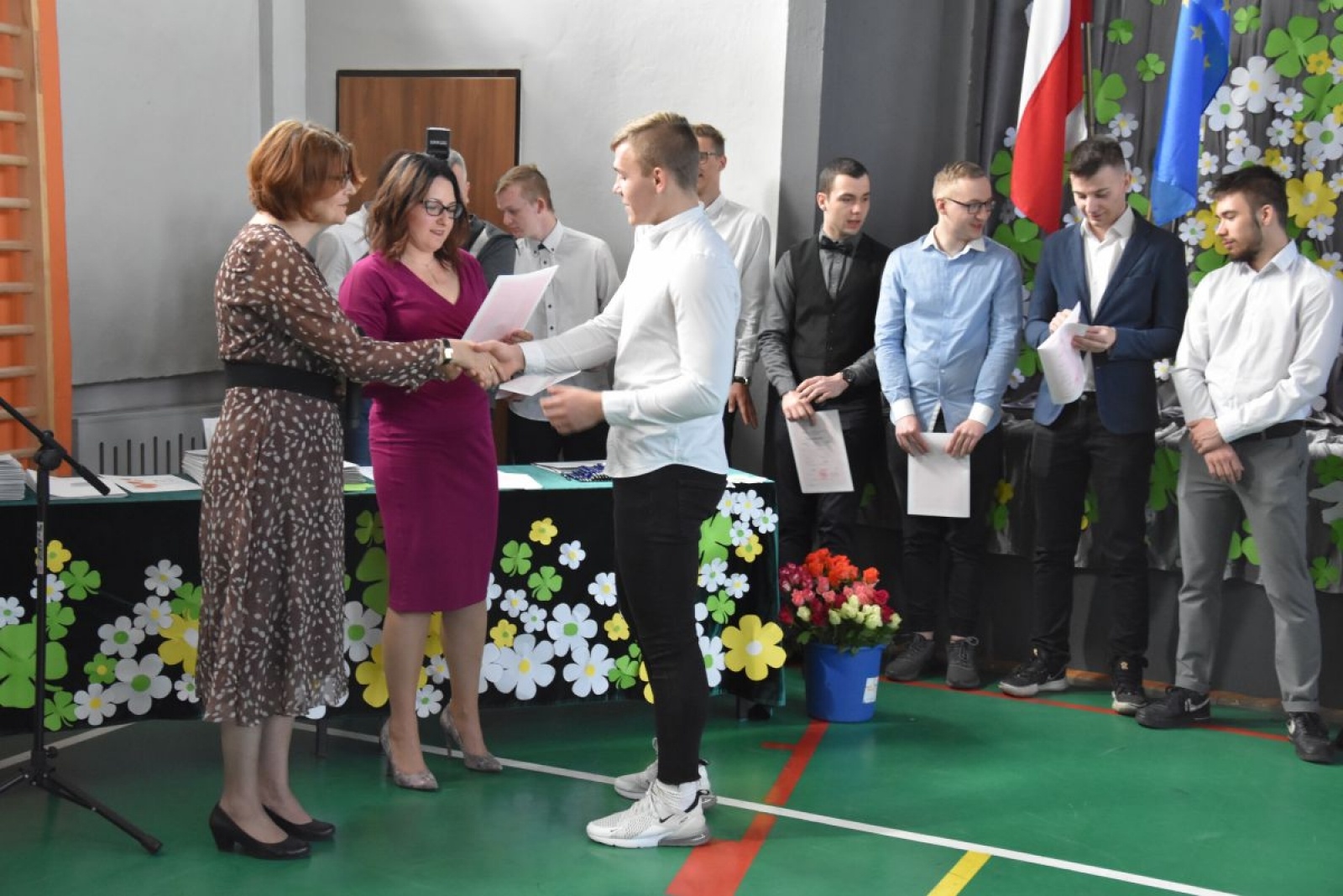 Zdjęcie w galerii na portalu naszwodzislaw.com: Abiturienci zakończyli naukę w powiatowych szkołach wiadomości z regionu