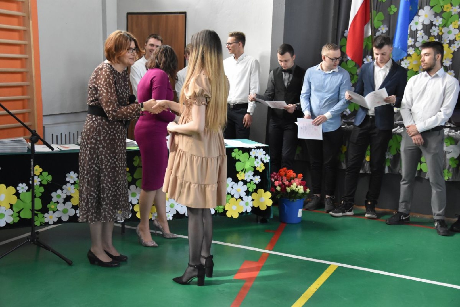 Zdjęcie w galerii na portalu naszwodzislaw.com: Abiturienci zakończyli naukę w powiatowych szkołach wiadomości z regionu