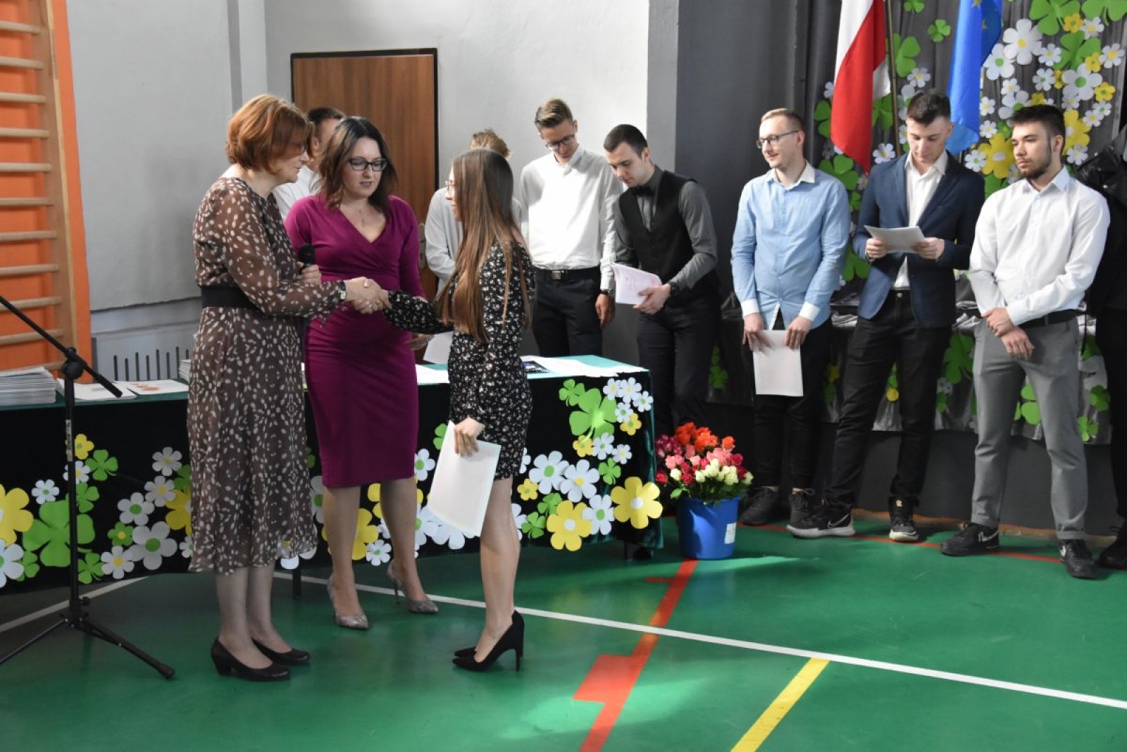 Zdjęcie w galerii na portalu naszwodzislaw.com: Abiturienci zakończyli naukę w powiatowych szkołach wiadomości z regionu