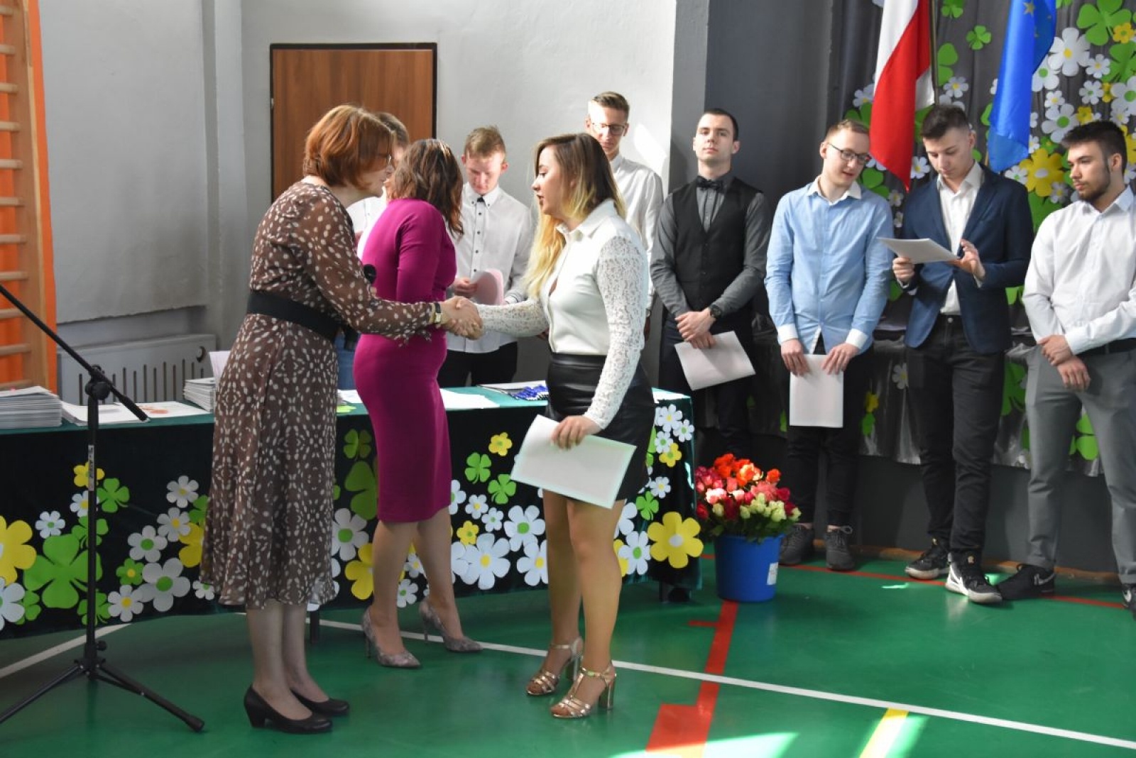 Zdjęcie w galerii na portalu naszwodzislaw.com: Abiturienci zakończyli naukę w powiatowych szkołach wiadomości z regionu