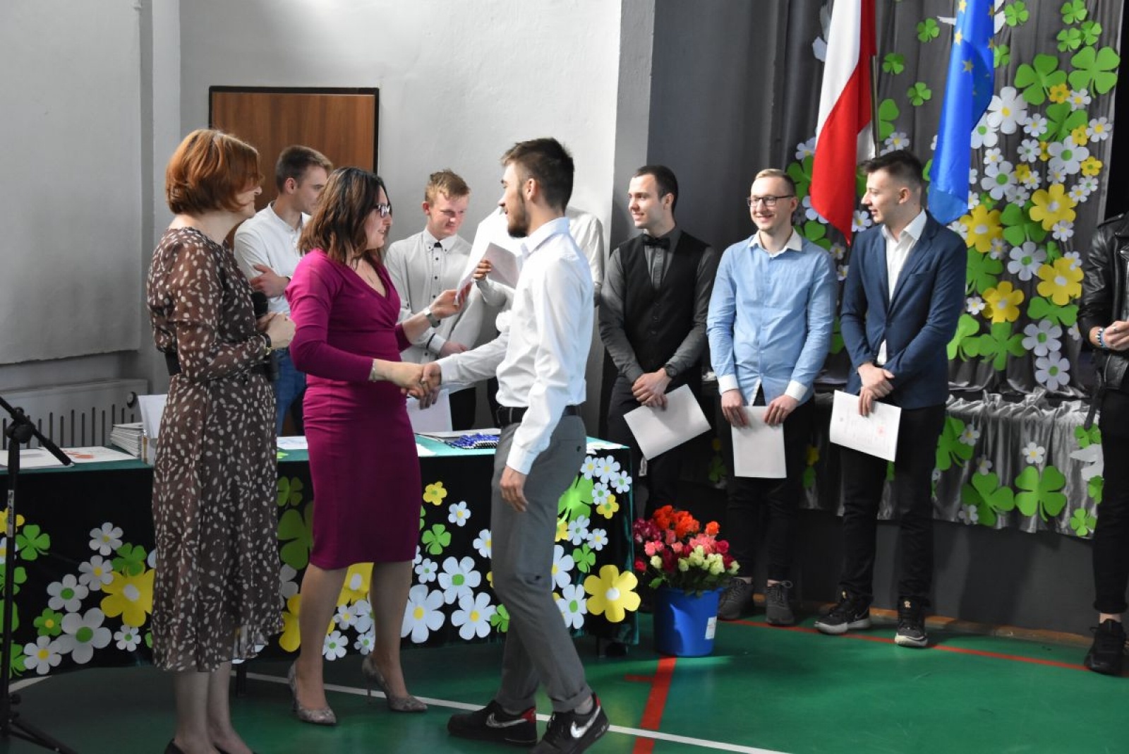 Zdjęcie w galerii na portalu naszwodzislaw.com: Abiturienci zakończyli naukę w powiatowych szkołach wiadomości z regionu