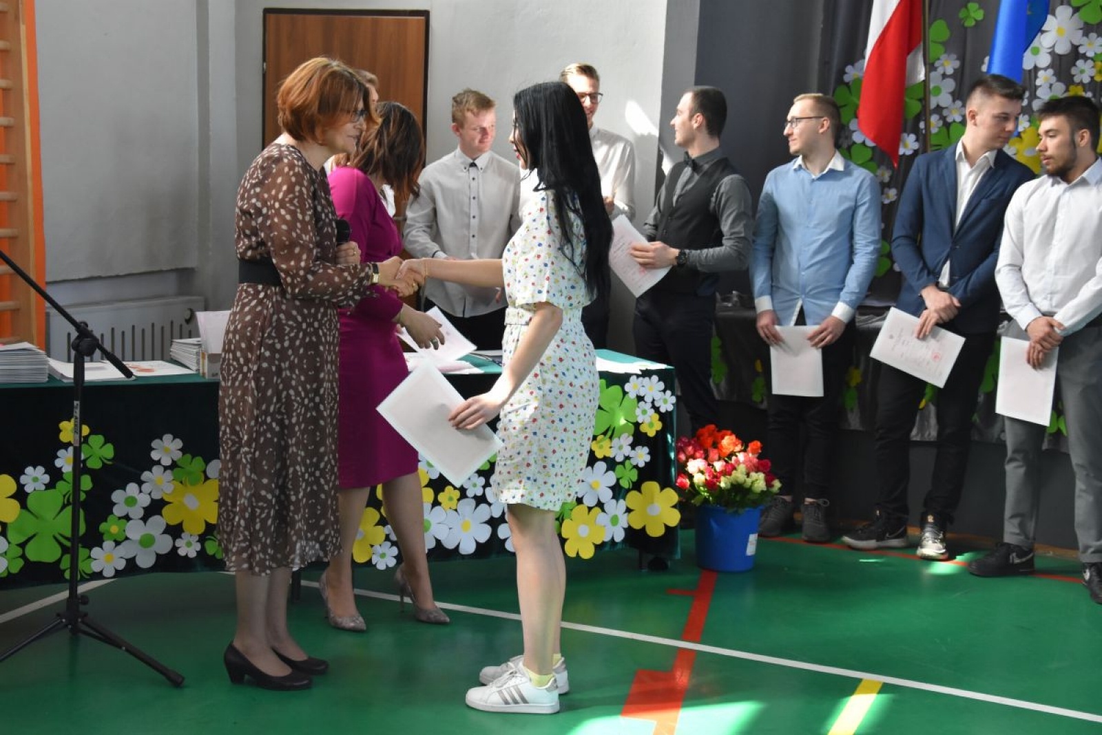 Zdjęcie w galerii na portalu naszwodzislaw.com: Abiturienci zakończyli naukę w powiatowych szkołach wiadomości z regionu