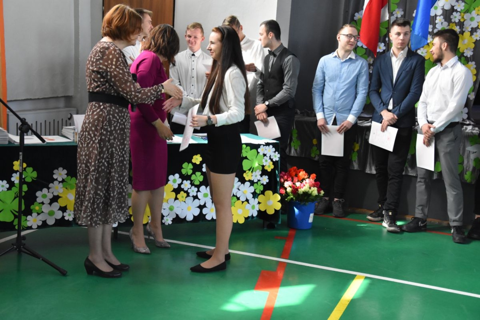 Zdjęcie w galerii na portalu naszwodzislaw.com: Abiturienci zakończyli naukę w powiatowych szkołach wiadomości z regionu