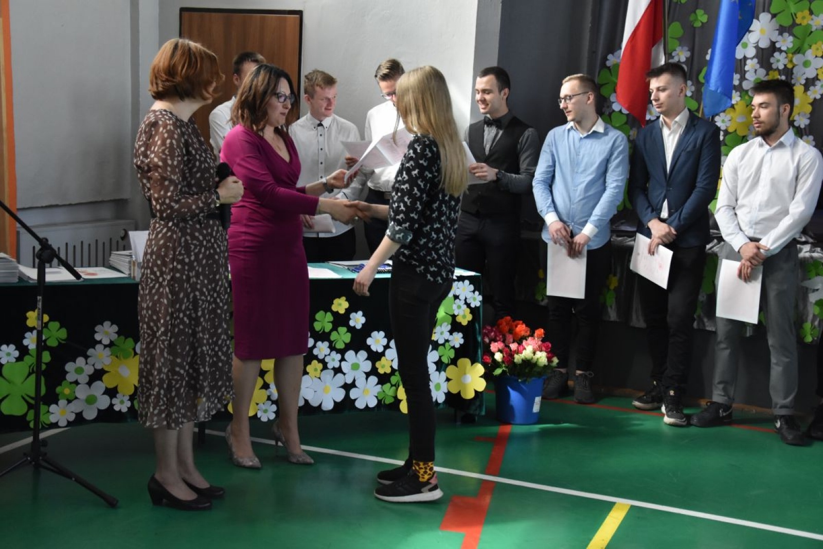 Zdjęcie w galerii na portalu naszwodzislaw.com: Abiturienci zakończyli naukę w powiatowych szkołach wiadomości z regionu