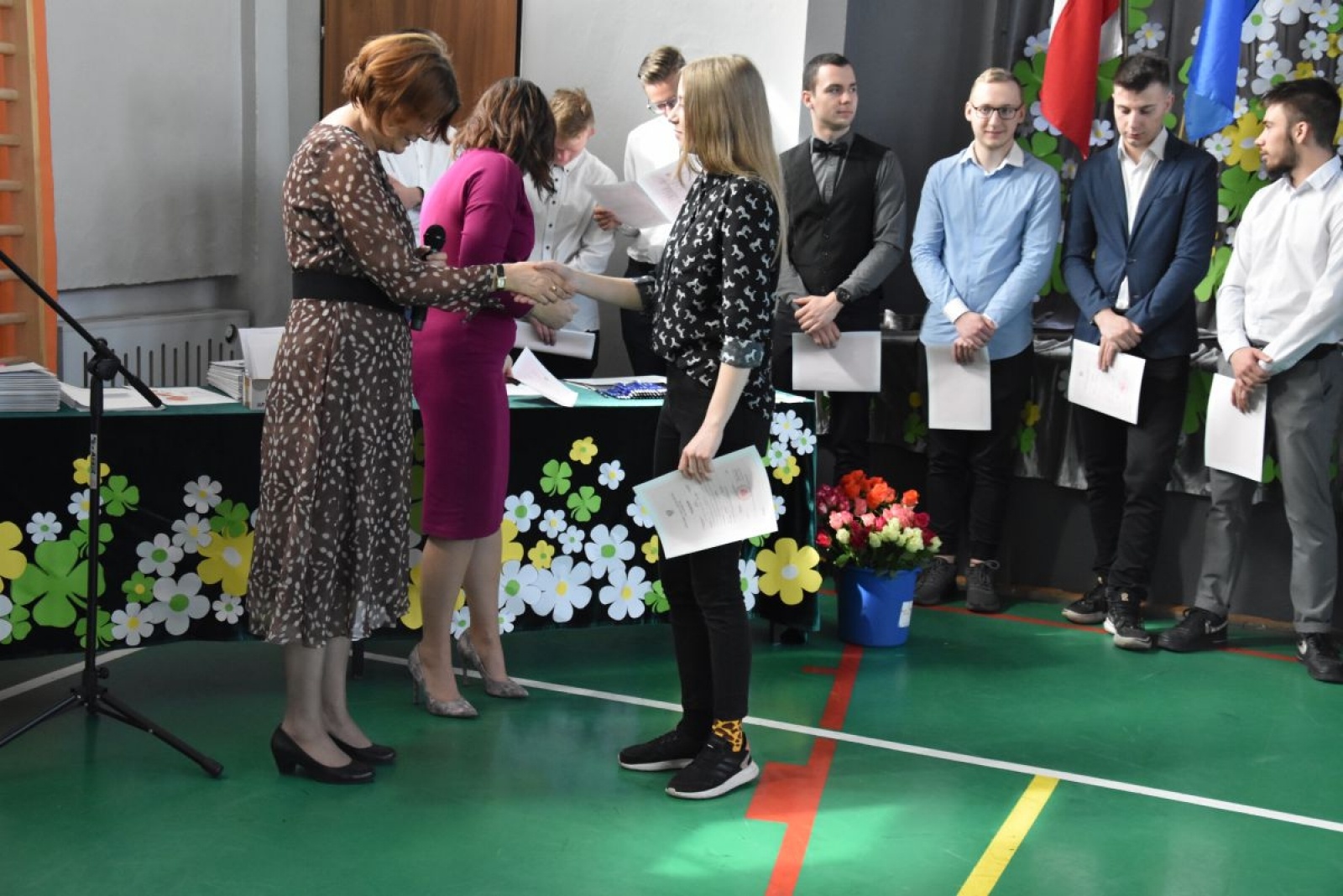 Zdjęcie w galerii na portalu naszwodzislaw.com: Abiturienci zakończyli naukę w powiatowych szkołach wiadomości z regionu