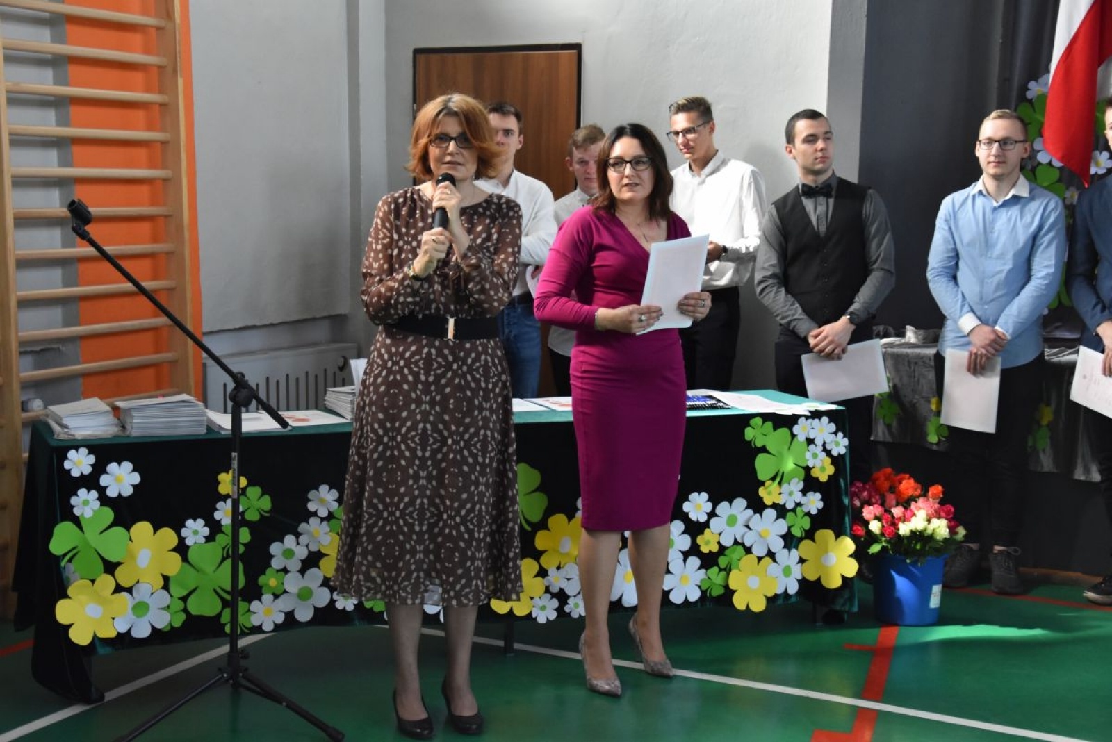 Zdjęcie w galerii na portalu naszwodzislaw.com: Abiturienci zakończyli naukę w powiatowych szkołach wiadomości z regionu