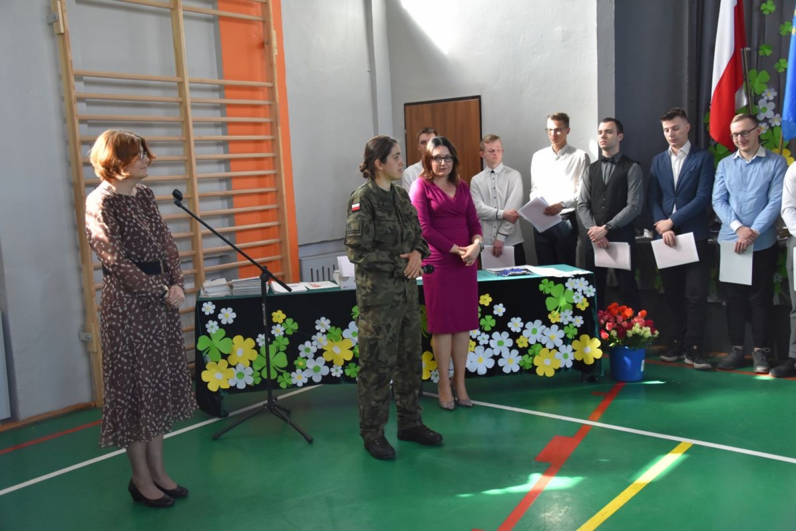 Zdjęcie w galerii na portalu naszwodzislaw.com: Abiturienci zakończyli naukę w powiatowych szkołach wiadomości z regionu