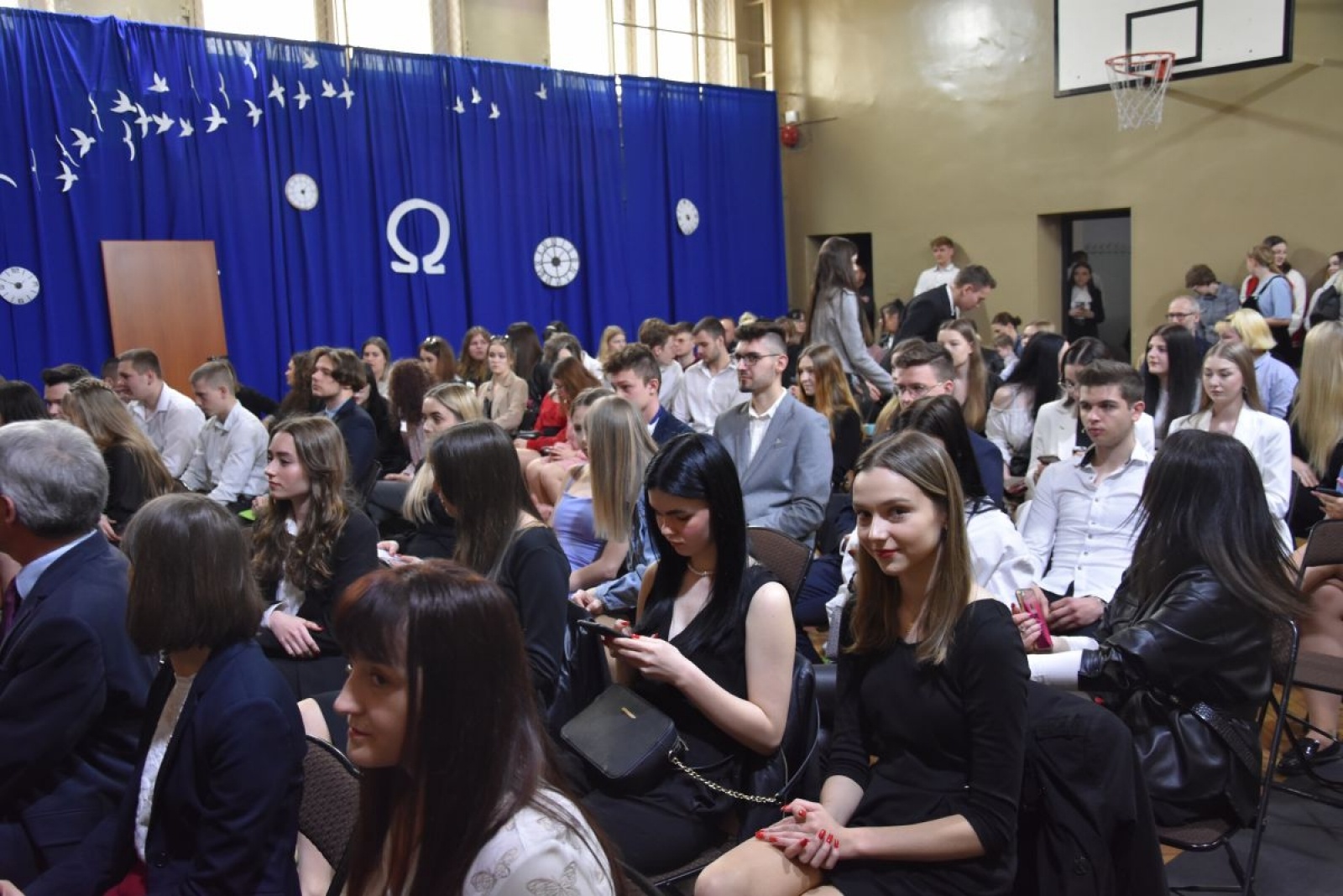 Zdjęcie w galerii na portalu naszwodzislaw.com: Abiturienci zakończyli naukę w powiatowych szkołach wiadomości z regionu