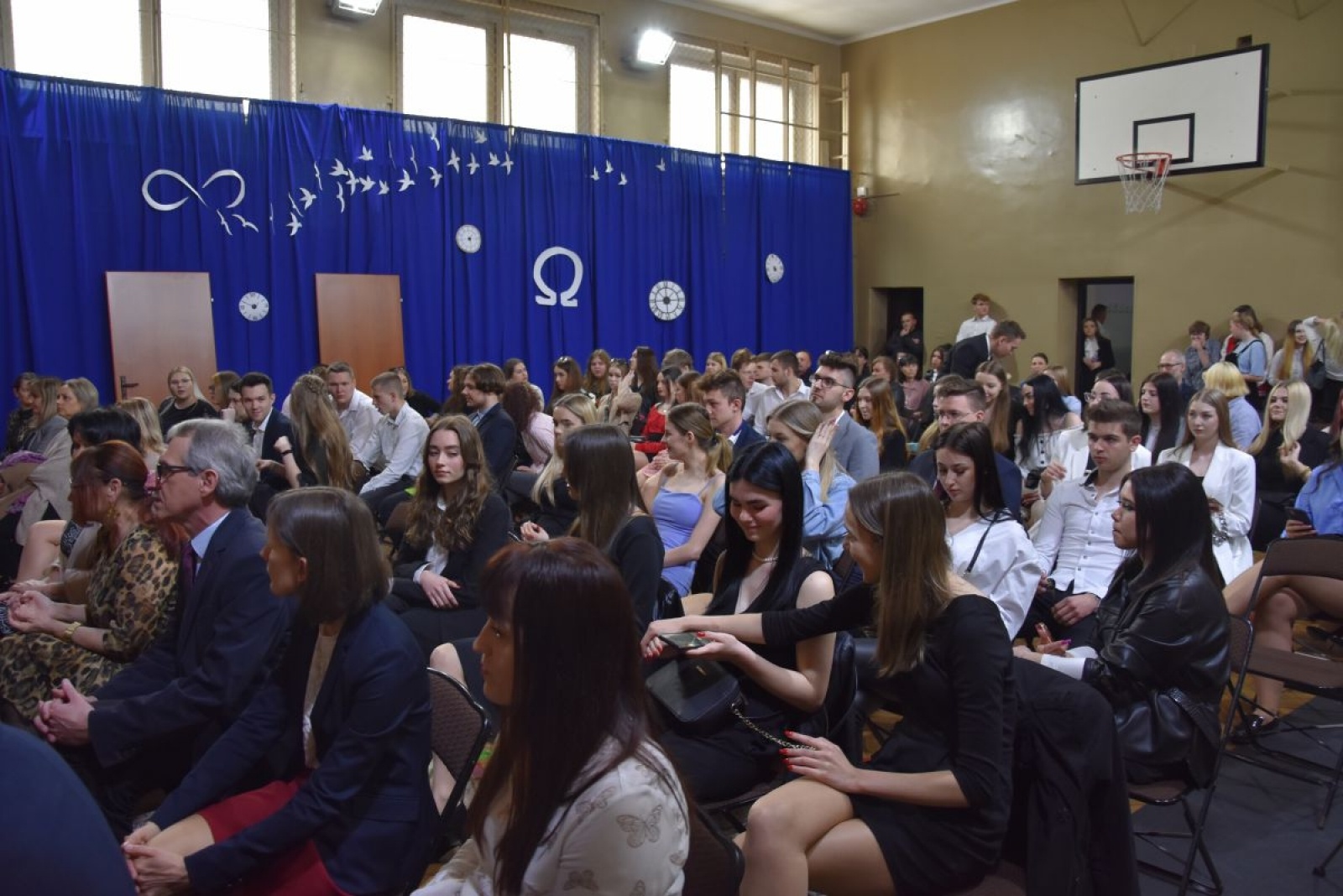 Zdjęcie w galerii na portalu naszwodzislaw.com: Abiturienci zakończyli naukę w powiatowych szkołach wiadomości z regionu