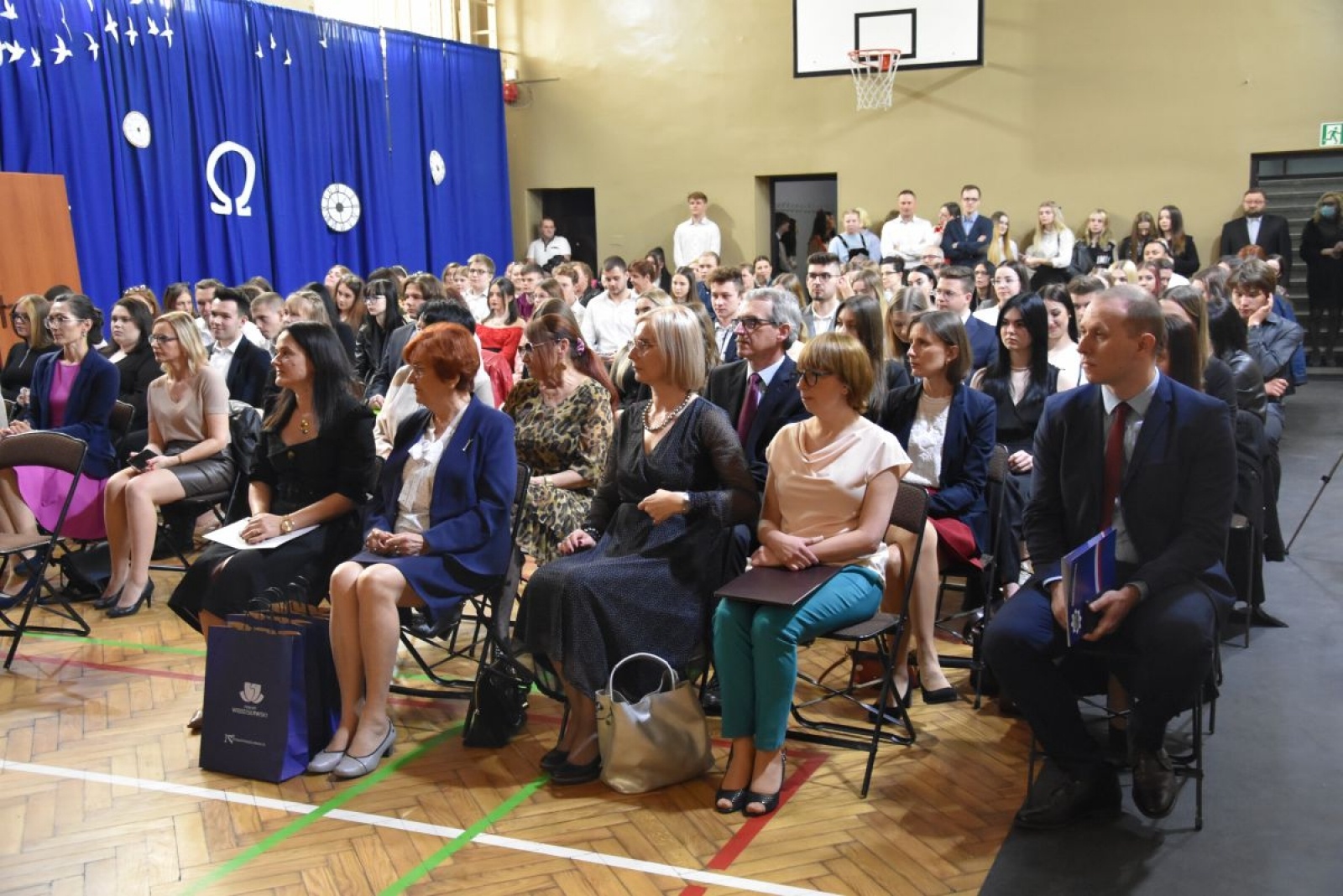 Zdjęcie w galerii na portalu naszwodzislaw.com: Abiturienci zakończyli naukę w powiatowych szkołach wiadomości z regionu