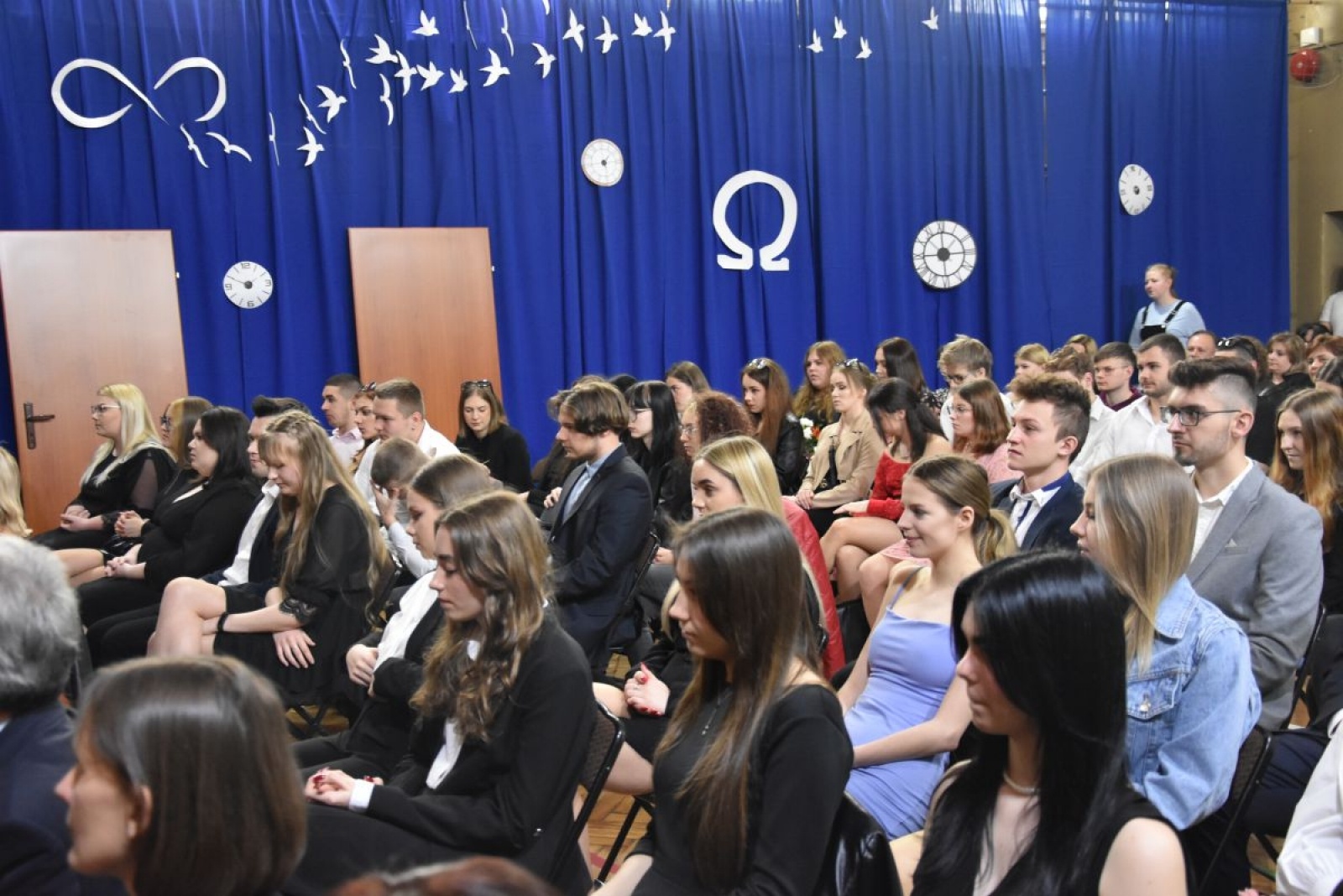 Zdjęcie w galerii na portalu naszwodzislaw.com: Abiturienci zakończyli naukę w powiatowych szkołach wiadomości z regionu