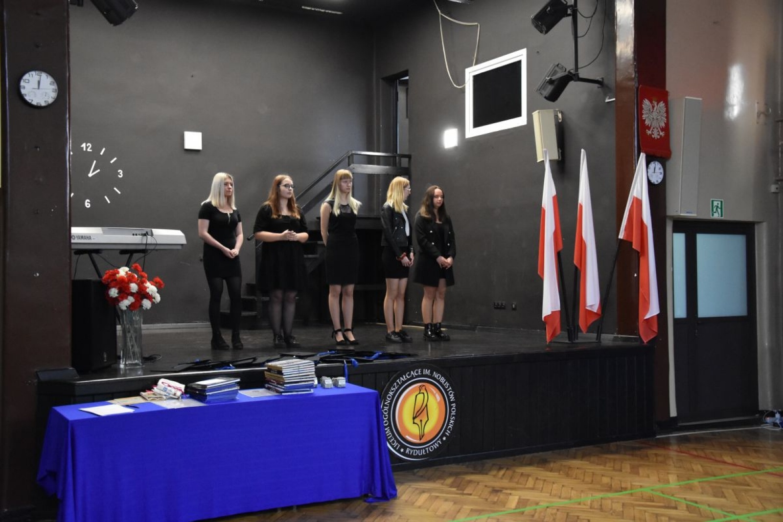 Zdjęcie w galerii na portalu naszwodzislaw.com: Abiturienci zakończyli naukę w powiatowych szkołach wiadomości z regionu