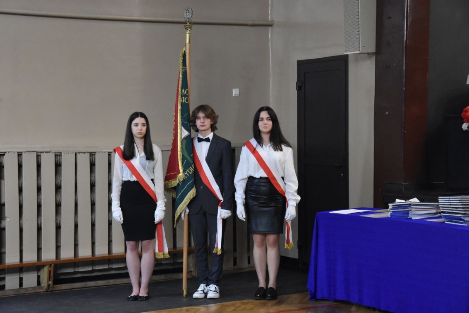 Zdjęcie w galerii na portalu naszwodzislaw.com: Abiturienci zakończyli naukę w powiatowych szkołach wiadomości z regionu