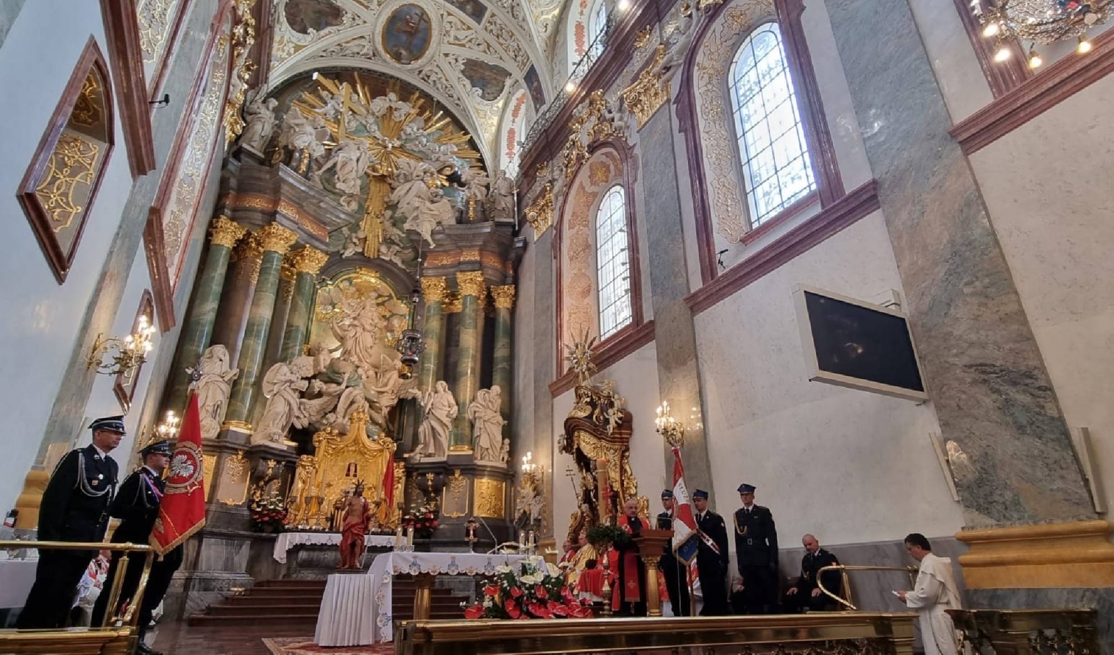 Zdjęcie w galerii na portalu naszwodzislaw.com: Strażackie święto na Jasnej Górze z udziałem strażaków z naszego regionu wiadomości z regionu