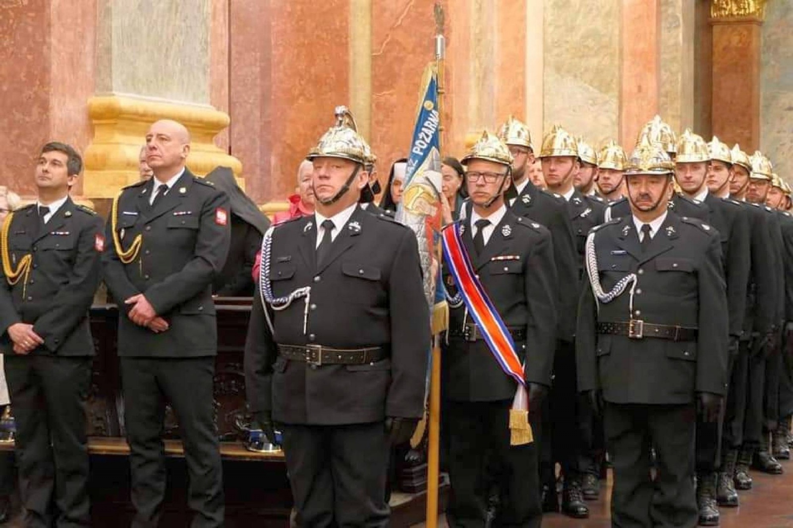 Zdjęcie w galerii na portalu naszwodzislaw.com: Strażackie święto na Jasnej Górze z udziałem strażaków z naszego regionu wiadomości z regionu