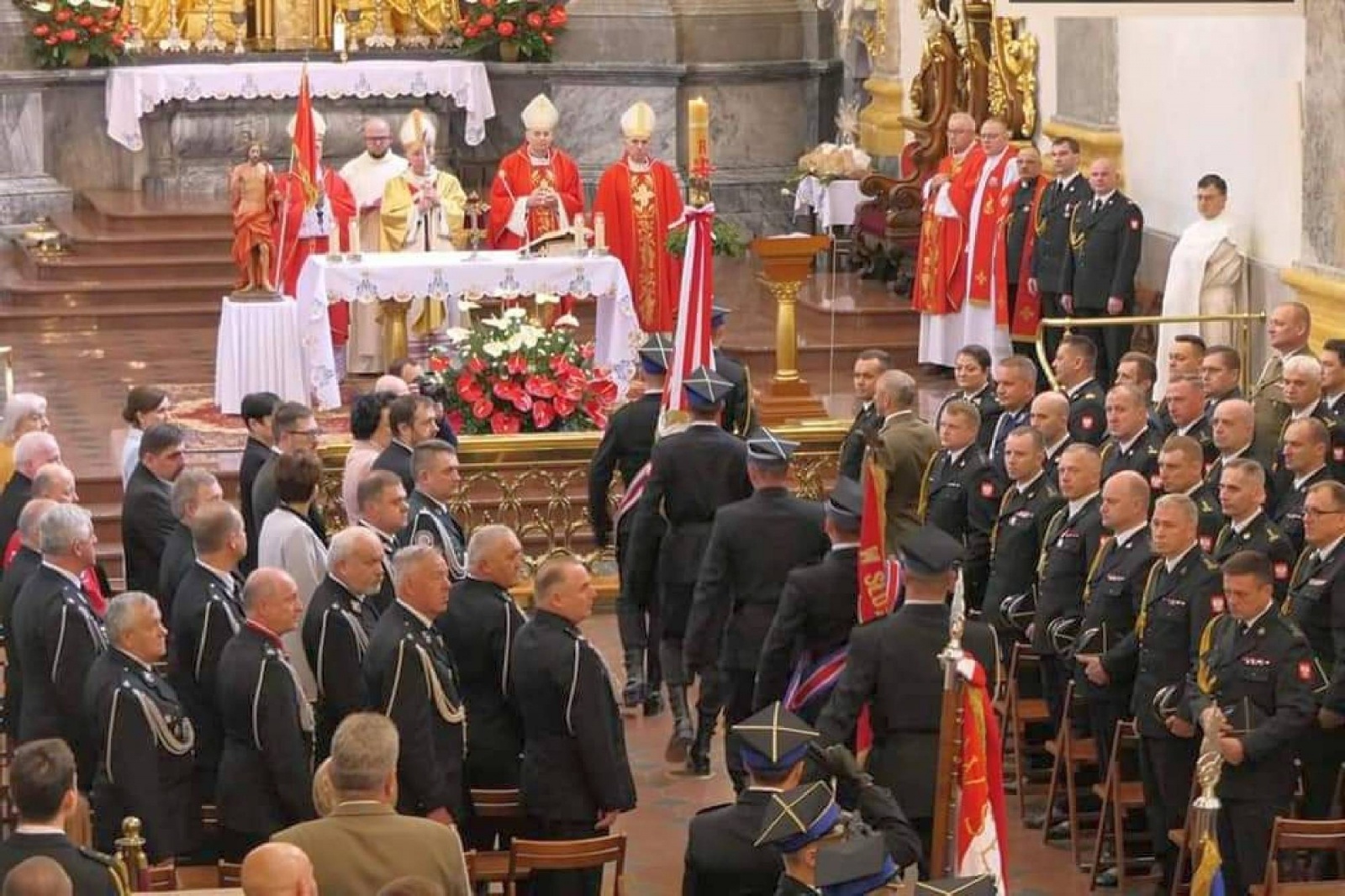 Zdjęcie w galerii na portalu naszwodzislaw.com: Strażackie święto na Jasnej Górze z udziałem strażaków z naszego regionu wiadomości z regionu