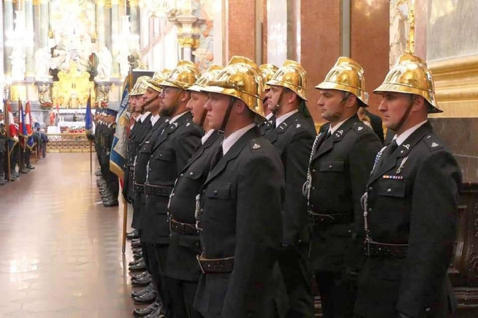 Zdjęcie w galerii na portalu naszwodzislaw.com: Strażackie święto na Jasnej Górze z udziałem strażaków z naszego regionu wiadomości z regionu