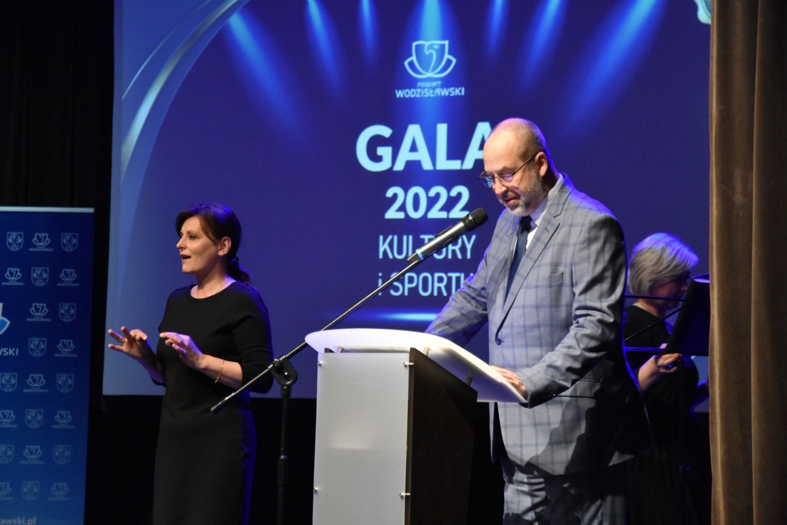 Zdjęcie w galerii na portalu naszwodzislaw.com: Nagrody i wyróżnienia powiatu w dziedzinie kultury i sportu wręczone wiadomości z regionu