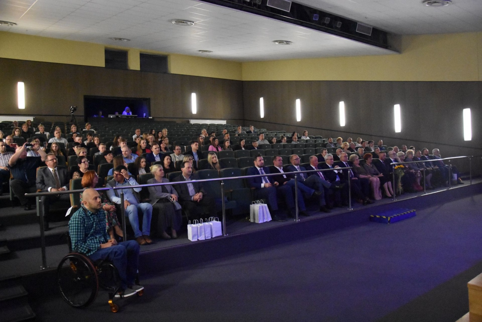 Zdjęcie w galerii na portalu naszwodzislaw.com: Nagrody i wyróżnienia powiatu w dziedzinie kultury i sportu wręczone wiadomości z regionu