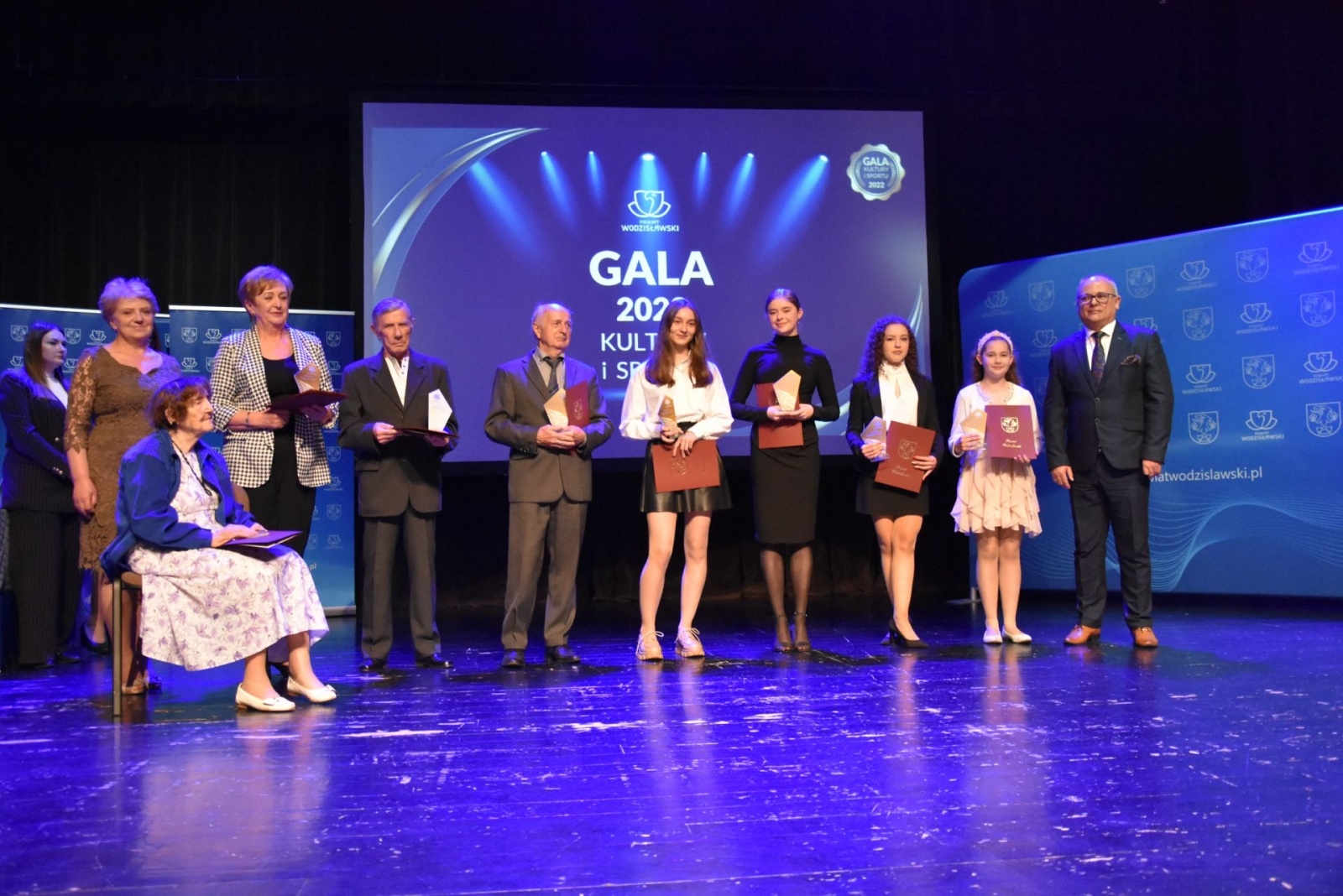 Zdjęcie w galerii na portalu naszwodzislaw.com: Nagrody i wyróżnienia powiatu w dziedzinie kultury i sportu wręczone wiadomości z regionu