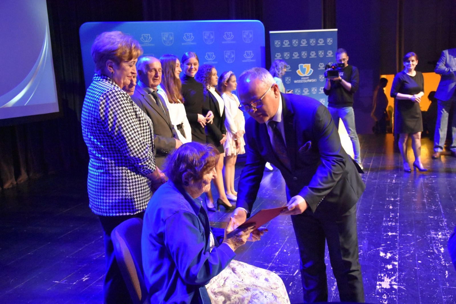 Zdjęcie w galerii na portalu naszwodzislaw.com: Nagrody i wyróżnienia powiatu w dziedzinie kultury i sportu wręczone wiadomości z regionu