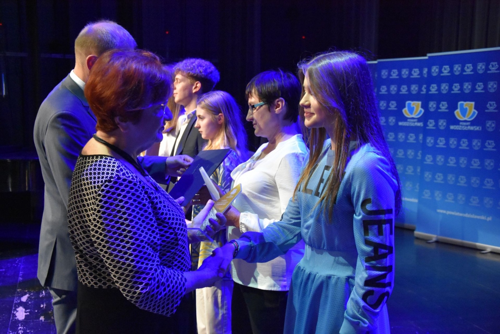 Zdjęcie w galerii na portalu naszwodzislaw.com: Nagrody i wyróżnienia powiatu w dziedzinie kultury i sportu wręczone wiadomości z regionu