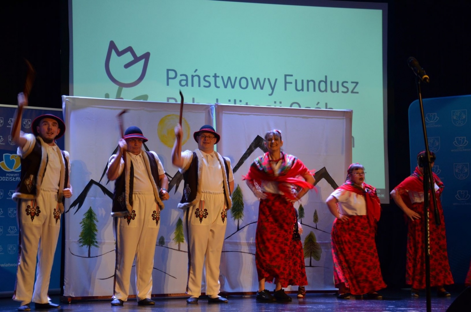 Zdjęcie w galerii na portalu naszwodzislaw.com: To, co kochają. Za nami wyjątkowy wernisaż [FOTO] wiadomości z regionu