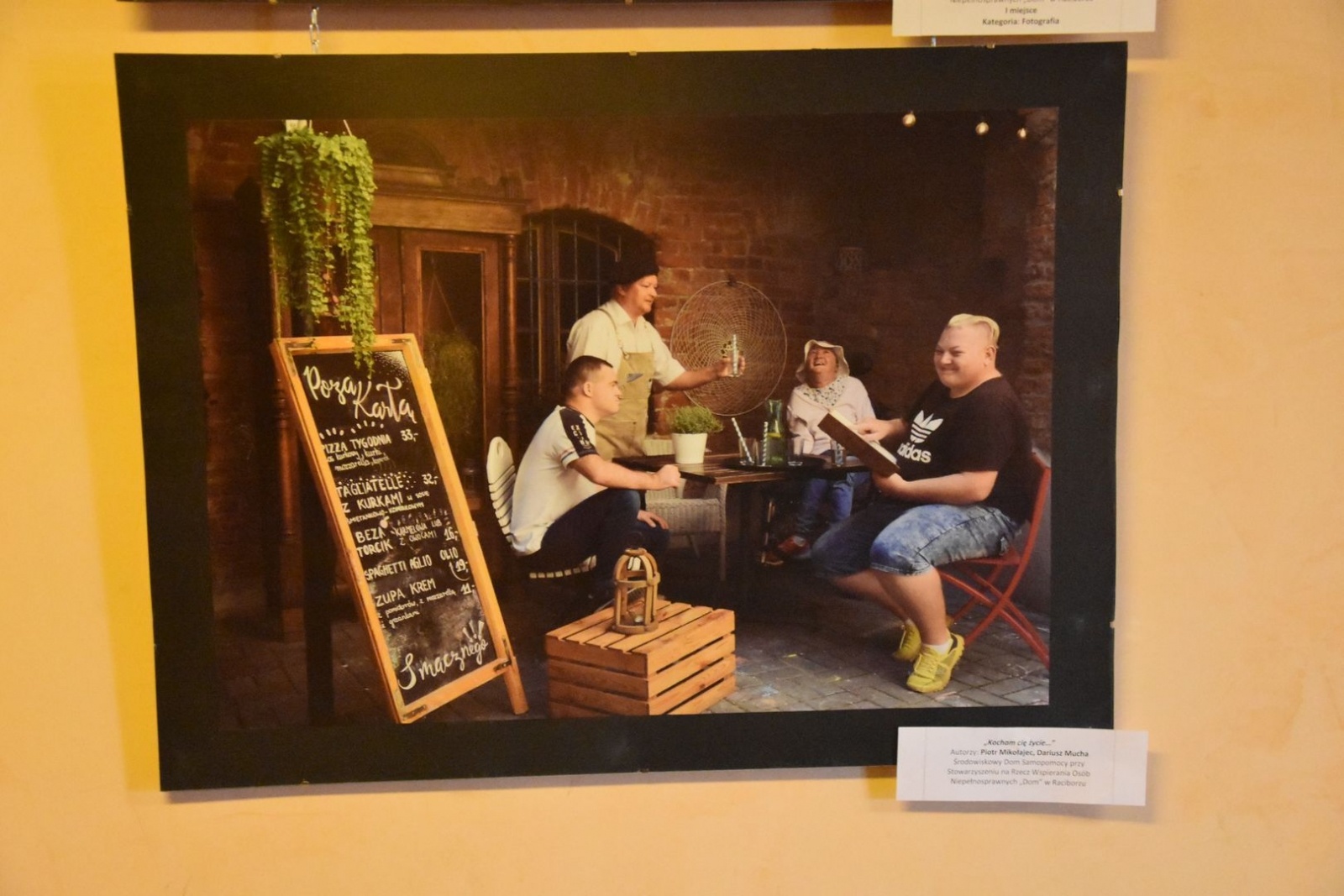 Zdjęcie w galerii na portalu naszwodzislaw.com: To, co kochają. Za nami wyjątkowy wernisaż [FOTO] wiadomości z regionu