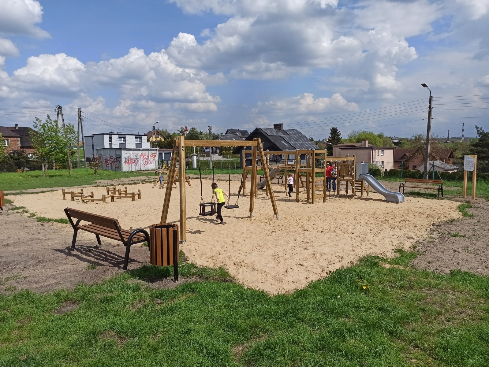 Zdjęcie w galerii na portalu naszwodzislaw.com: Pszów. Place zabaw już otwarte wiadomości z regionu