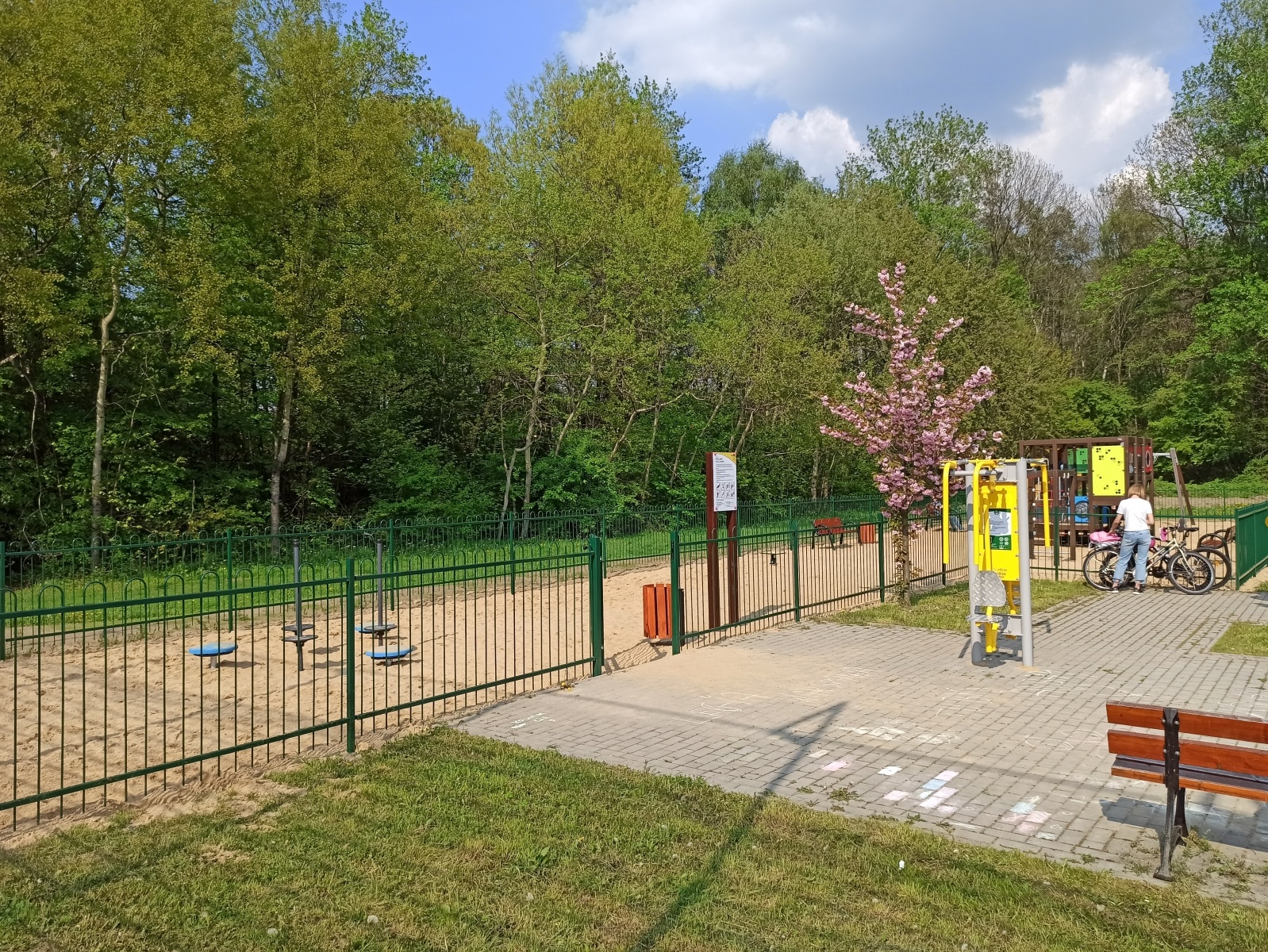 Zdjęcie w galerii na portalu naszwodzislaw.com: Pszów. Place zabaw już otwarte wiadomości z regionu