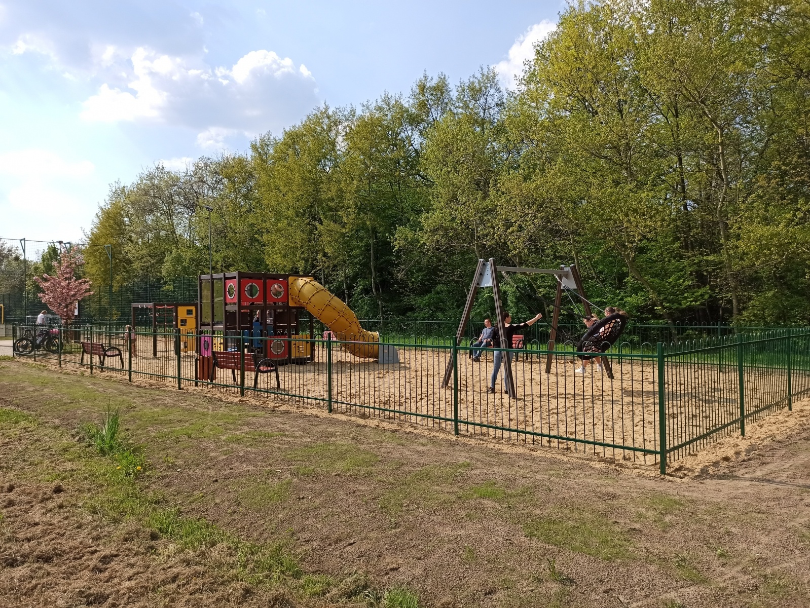 Zdjęcie w galerii na portalu naszwodzislaw.com: Pszów. Place zabaw już otwarte wiadomości z regionu