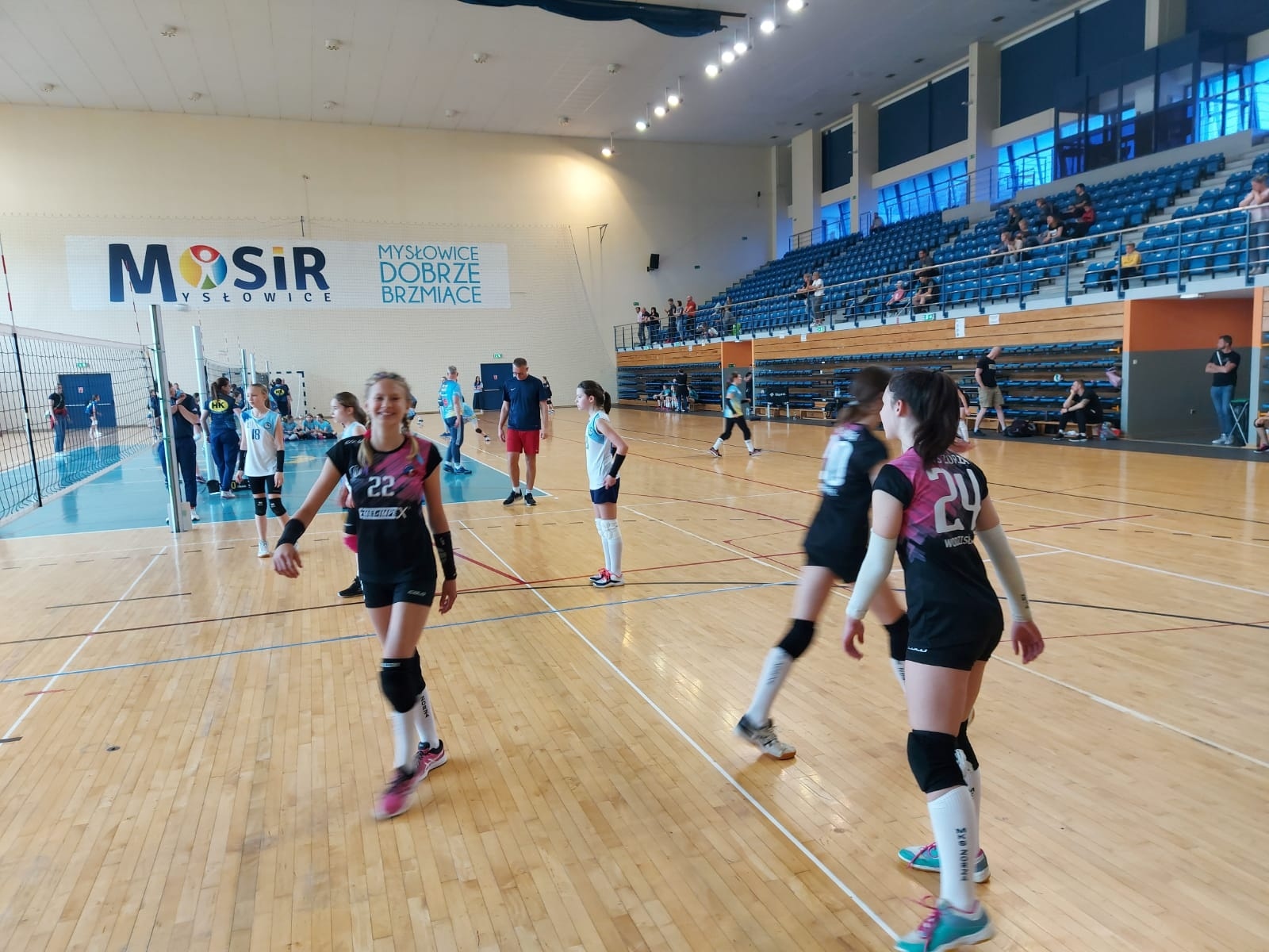 Zdjęcie w galerii na portalu naszwodzislaw.com: Minisiatkarki wodzisławskiej Zorzy w czołówce rozgrywek na Śląsku wiadomości z regionu
