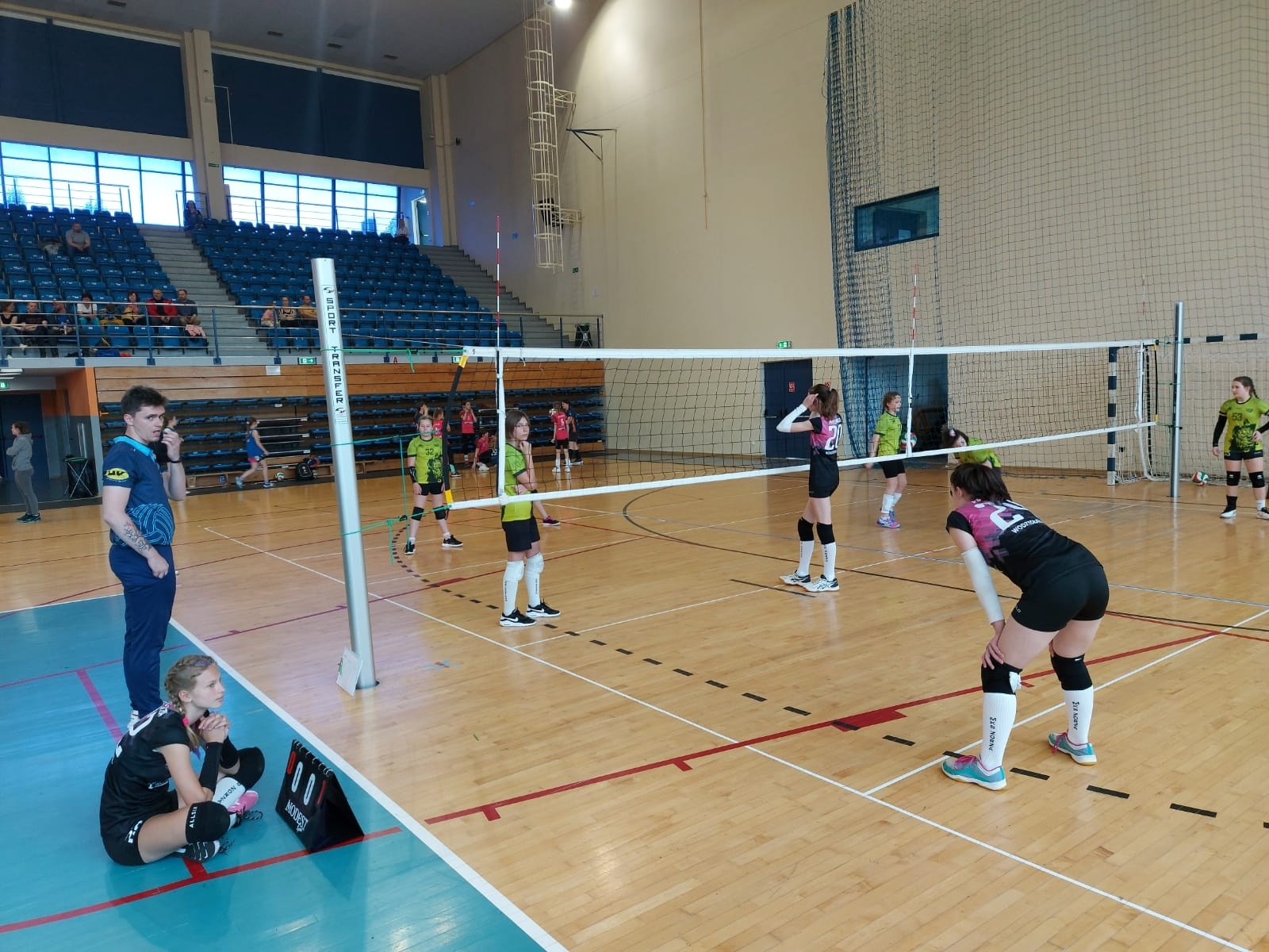 Zdjęcie w galerii na portalu naszwodzislaw.com: Minisiatkarki wodzisławskiej Zorzy w czołówce rozgrywek na Śląsku wiadomości z regionu