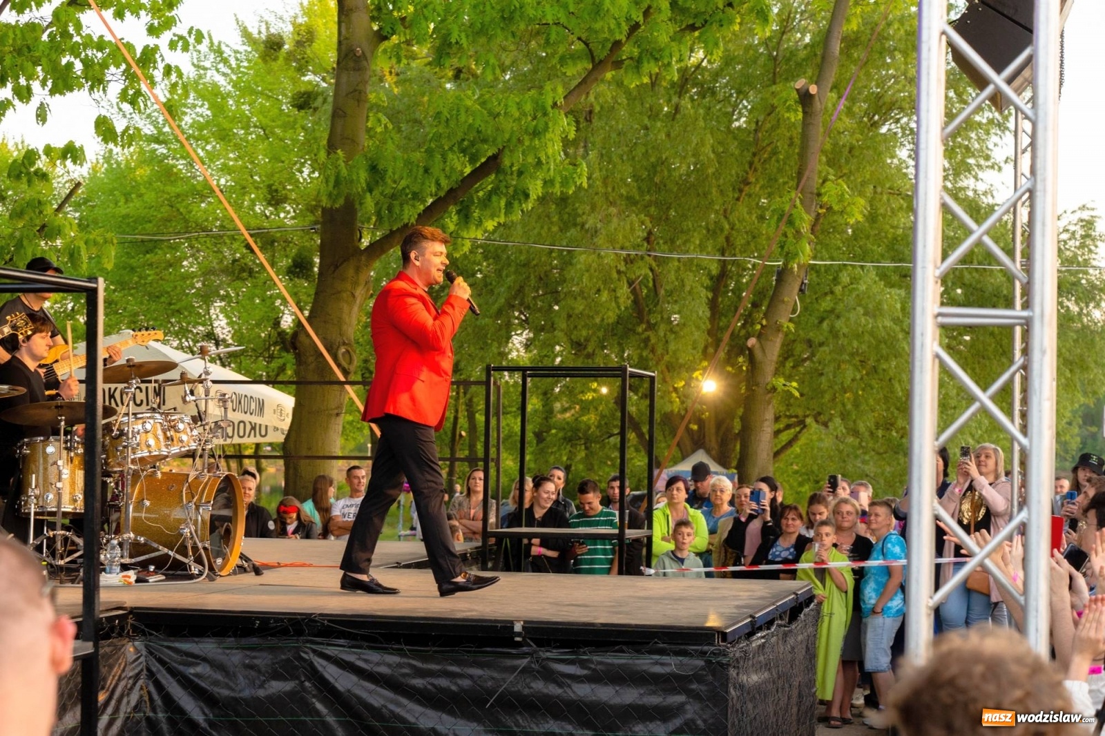 Zdjęcie w galerii na portalu naszwodzislaw.com: Zenek Martyniuk na Magicznej Plaży w Bukowie [FOTO i WIDEO] wiadomości z regionu