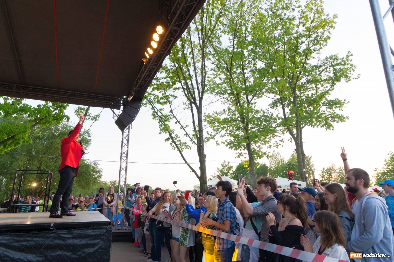 Zdjęcie w galerii na portalu naszwodzislaw.com: Zenek Martyniuk na Magicznej Plaży w Bukowie [FOTO i WIDEO] wiadomości z regionu