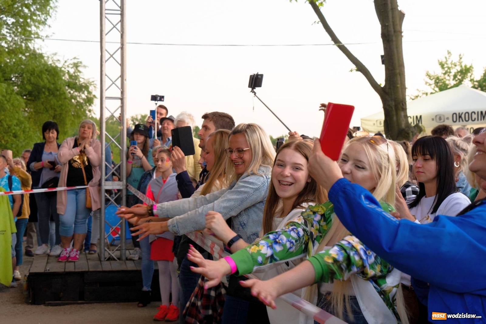 Zdjęcie w galerii na portalu naszwodzislaw.com: Zenek Martyniuk na Magicznej Plaży w Bukowie [FOTO i WIDEO] wiadomości z regionu