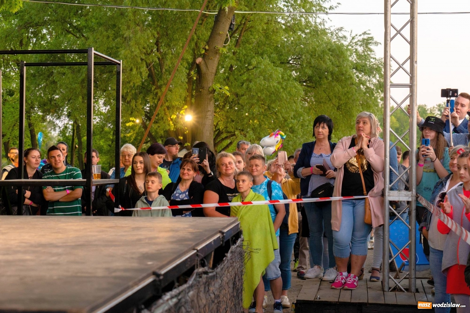 Zdjęcie w galerii na portalu naszwodzislaw.com: Zenek Martyniuk na Magicznej Plaży w Bukowie [FOTO i WIDEO] wiadomości z regionu