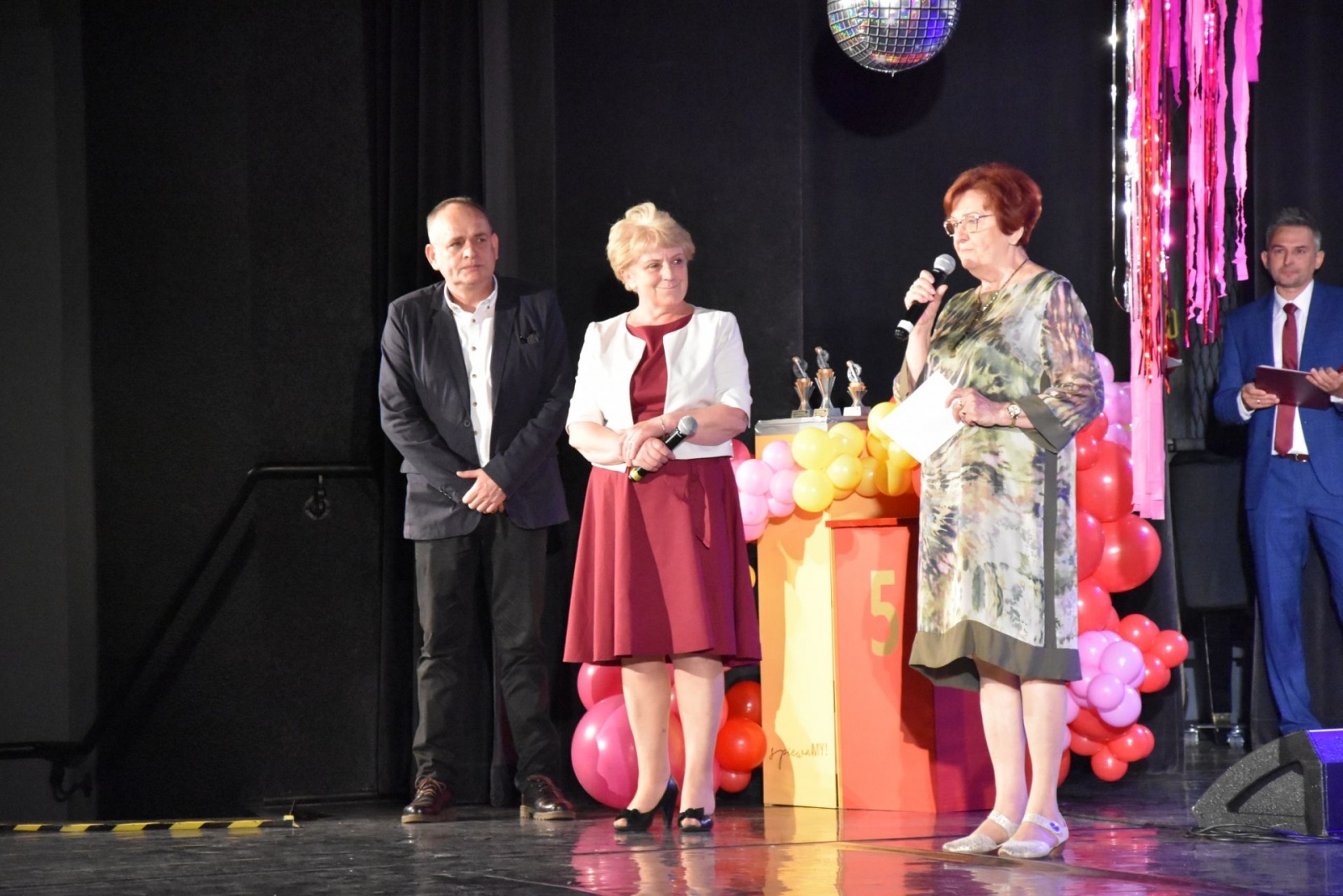 Zdjęcie w galerii na portalu naszwodzislaw.com: Liczy się tylko miłość płynąca z serca. Festiwal karaoake ŚpiewaMY za nami [FOTO] wiadomości z regionu