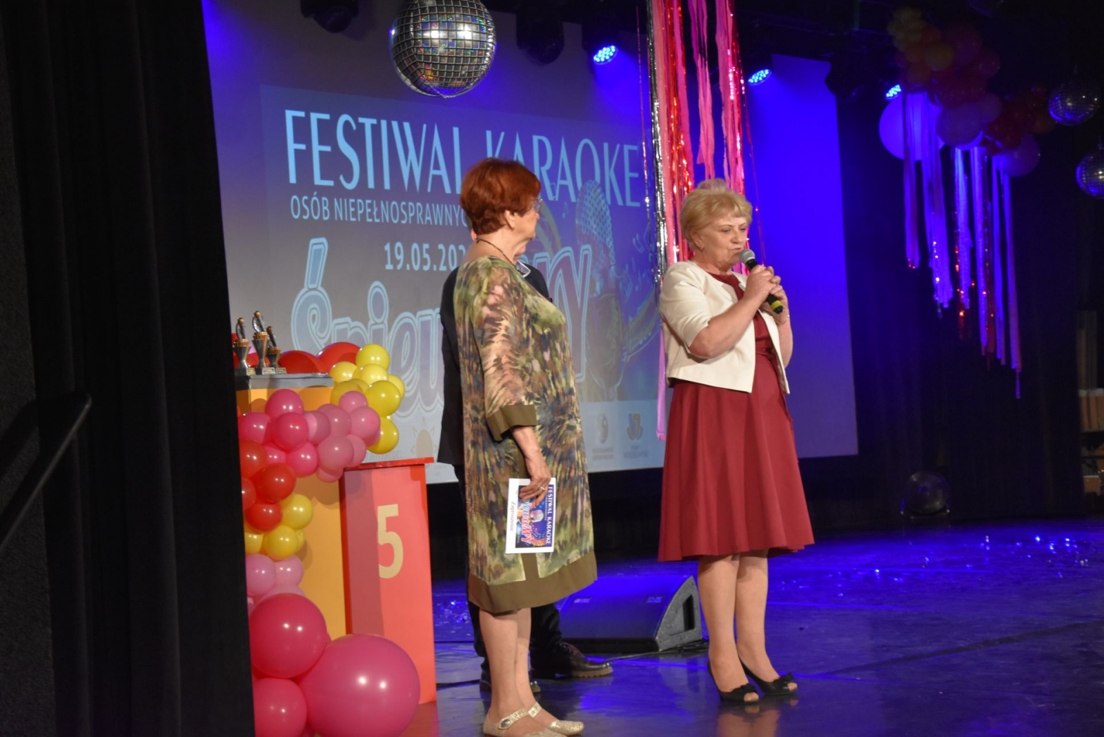 Zdjęcie w galerii na portalu naszwodzislaw.com: Liczy się tylko miłość płynąca z serca. Festiwal karaoake ŚpiewaMY za nami [FOTO] wiadomości z regionu