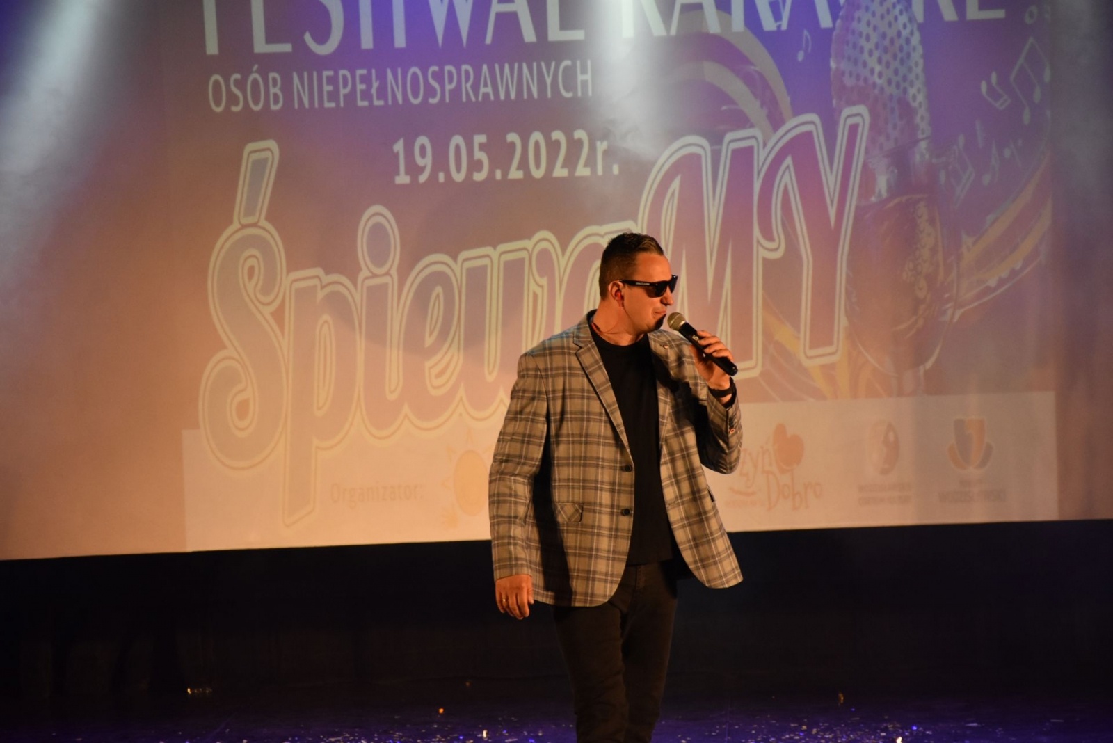 Zdjęcie w galerii na portalu naszwodzislaw.com: Liczy się tylko miłość płynąca z serca. Festiwal karaoake ŚpiewaMY za nami [FOTO] wiadomości z regionu
